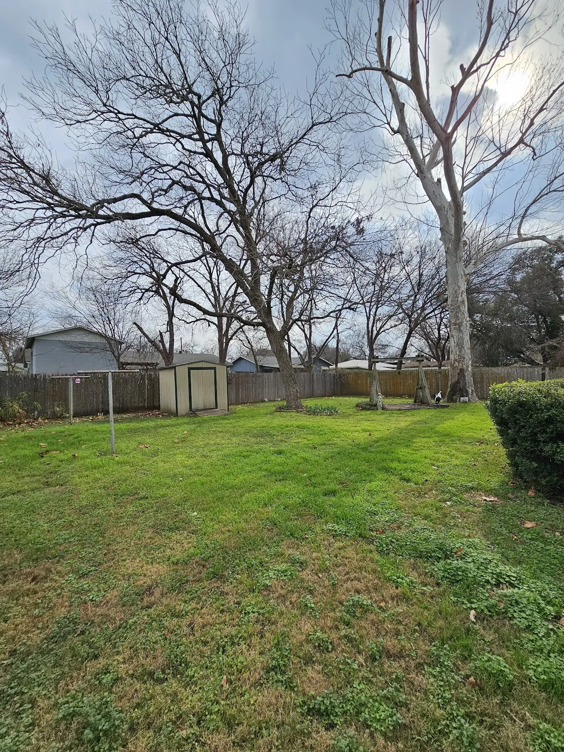 Single Family Residence For Sale in Mc Lennan County , 817 N Lacy Drive, Lacy Lakeview, Texas 76705, 3 Bedroom, 2 Bathroom, Garage spaces, 1,546 Sqft, built in 1959, Preowned, mls#21134520, Real Estate Agent in Lacy Lakeview, Homes For Sale in Mc Lennan county, Homes For Sale in Lacy Lakeview, Realtor in Lacy Lakeview Texas, Real Estate Brokerage Independent Realty Texas, Luminita Cordes Realtor