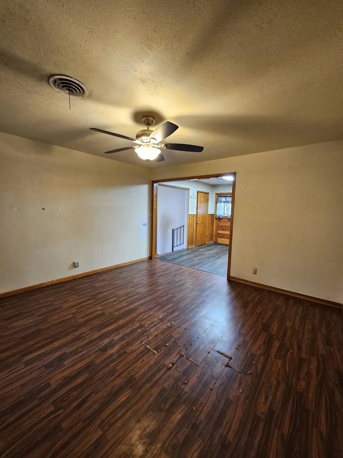 Single Family Residence For Sale in Mc Lennan County , 817 N Lacy Drive, Lacy Lakeview, Texas 76705, 3 Bedroom, 2 Bathroom, Garage spaces, 1,546 Sqft, built in 1959, Preowned, mls#21134520, Real Estate Agent in Lacy Lakeview, Homes For Sale in Mc Lennan county, Homes For Sale in Lacy Lakeview, Realtor in Lacy Lakeview Texas, Real Estate Brokerage Independent Realty Texas, Luminita Cordes Realtor