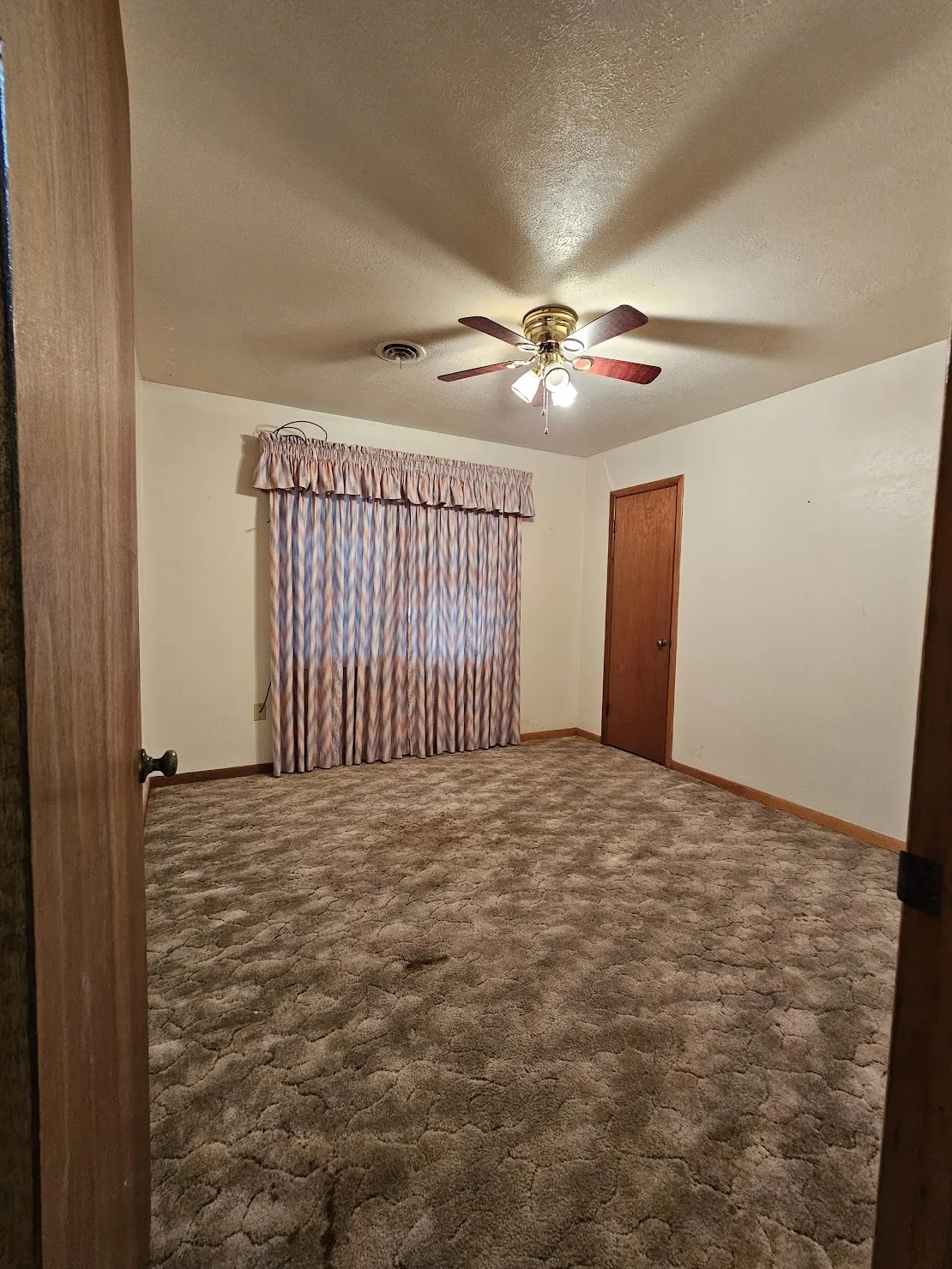 Single Family Residence For Sale in Mc Lennan County , 817 N Lacy Drive, Lacy Lakeview, Texas 76705, 3 Bedroom, 2 Bathroom, Garage spaces, 1,546 Sqft, built in 1959, Preowned, mls#21134520, Real Estate Agent in Lacy Lakeview, Homes For Sale in Mc Lennan county, Homes For Sale in Lacy Lakeview, Realtor in Lacy Lakeview Texas, Real Estate Brokerage Independent Realty Texas, Luminita Cordes Realtor