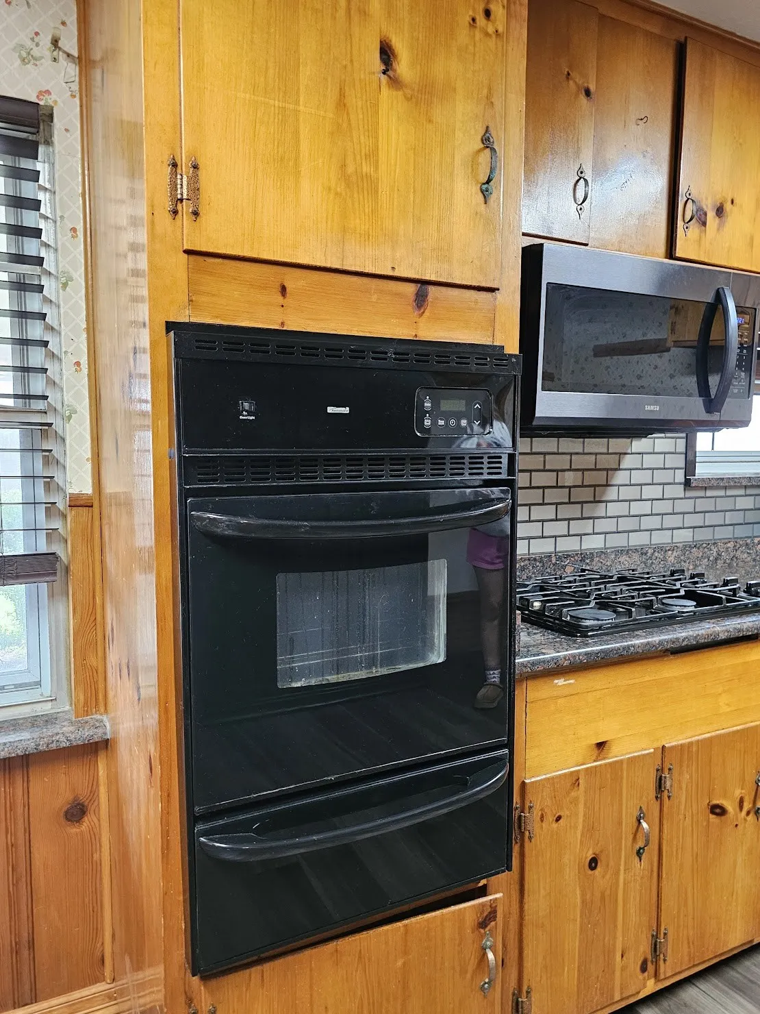 Single Family Residence For Sale in Mc Lennan County , 817 N Lacy Drive, Lacy Lakeview, Texas 76705, 3 Bedroom, 2 Bathroom, Garage spaces, 1,546 Sqft, built in 1959, Preowned, mls#21134520, Real Estate Agent in Lacy Lakeview, Homes For Sale in Mc Lennan county, Homes For Sale in Lacy Lakeview, Realtor in Lacy Lakeview Texas, Real Estate Brokerage Independent Realty Texas, Luminita Cordes Realtor