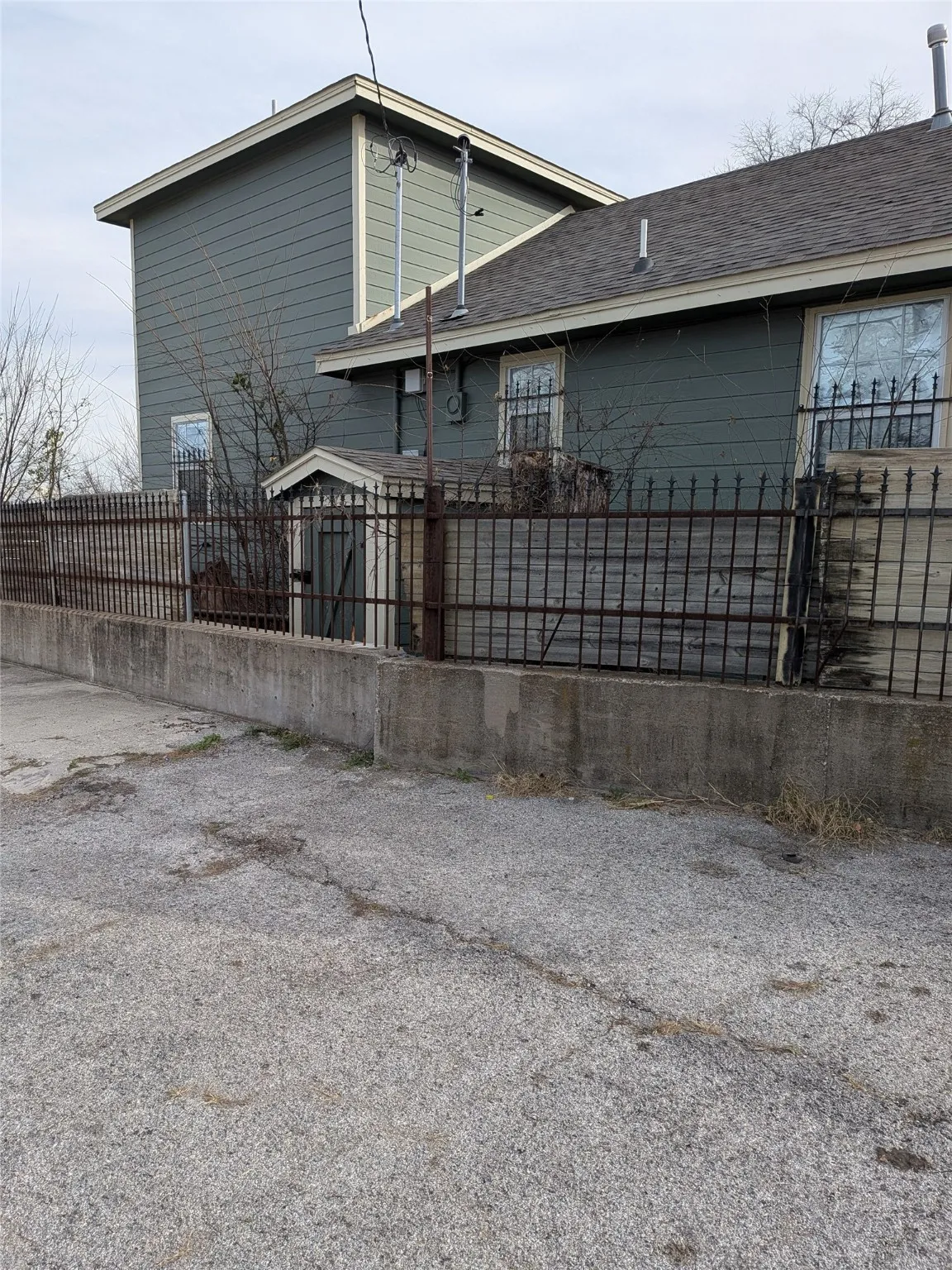 View of Left side with iron Fencing
