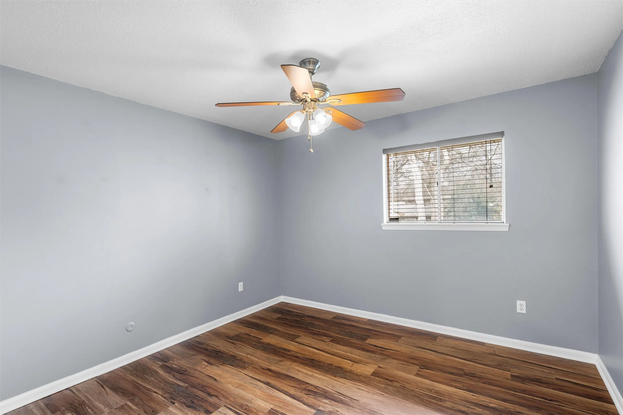 Single Family Residence For Sale in Mc Lennan County , 2208 Lake Forest Drive, Waco, Texas 76708, 3 Bedroom, 2 Bathroom, 2 Garage spaces, 1,560 Sqft, built in 1964, mls#21150468, Real Estate Agent in Waco, Homes For Sale in Mc Lennan county, Homes For Sale in Waco, Realtor in Waco Texas, Real Estate Brokerage Independent Realty Texas, Luminita Cordes Realtor