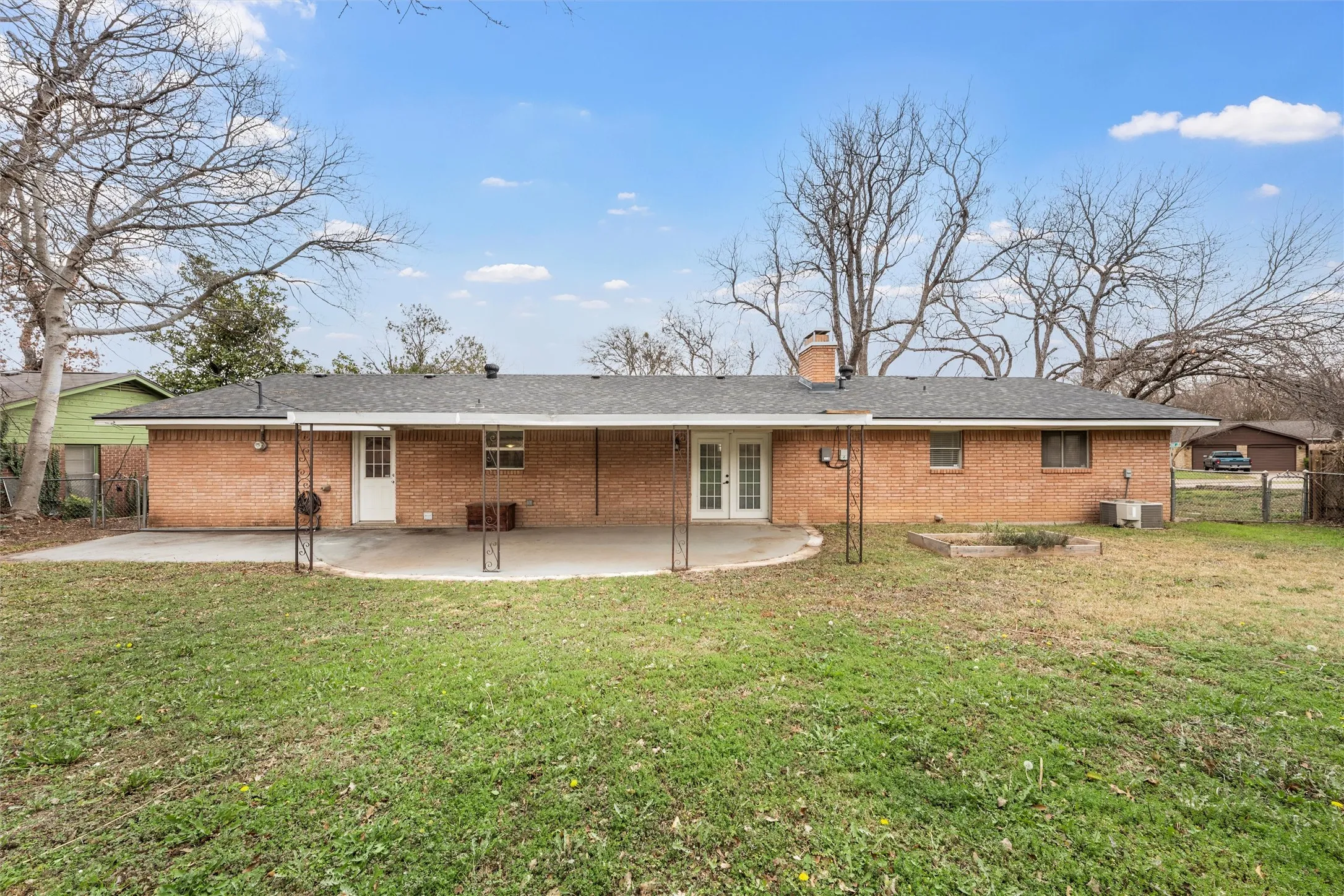 Single Family Residence For Sale in Mc Lennan County , 2208 Lake Forest Drive, Waco, Texas 76708, 3 Bedroom, 2 Bathroom, 2 Garage spaces, 1,560 Sqft, built in 1964, mls#21150468, Real Estate Agent in Waco, Homes For Sale in Mc Lennan county, Homes For Sale in Waco, Realtor in Waco Texas, Real Estate Brokerage Independent Realty Texas, Luminita Cordes Realtor
