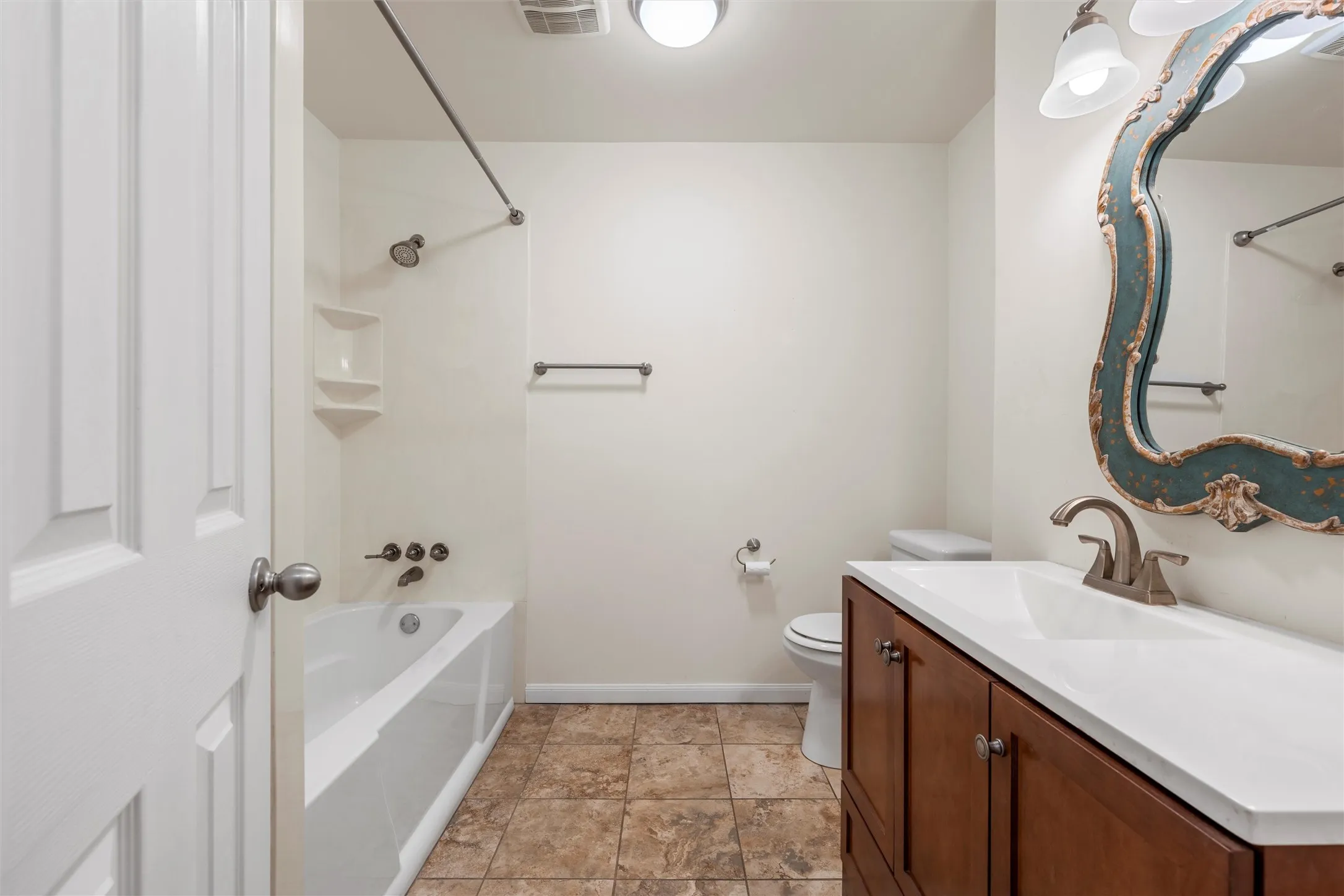 Single Family Residence For Sale in Mc Lennan County , 2208 Lake Forest Drive, Waco, Texas 76708, 3 Bedroom, 2 Bathroom, 2 Garage spaces, 1,560 Sqft, built in 1964, mls#21150468, Real Estate Agent in Waco, Homes For Sale in Mc Lennan county, Homes For Sale in Waco, Realtor in Waco Texas, Real Estate Brokerage Independent Realty Texas, Luminita Cordes Realtor