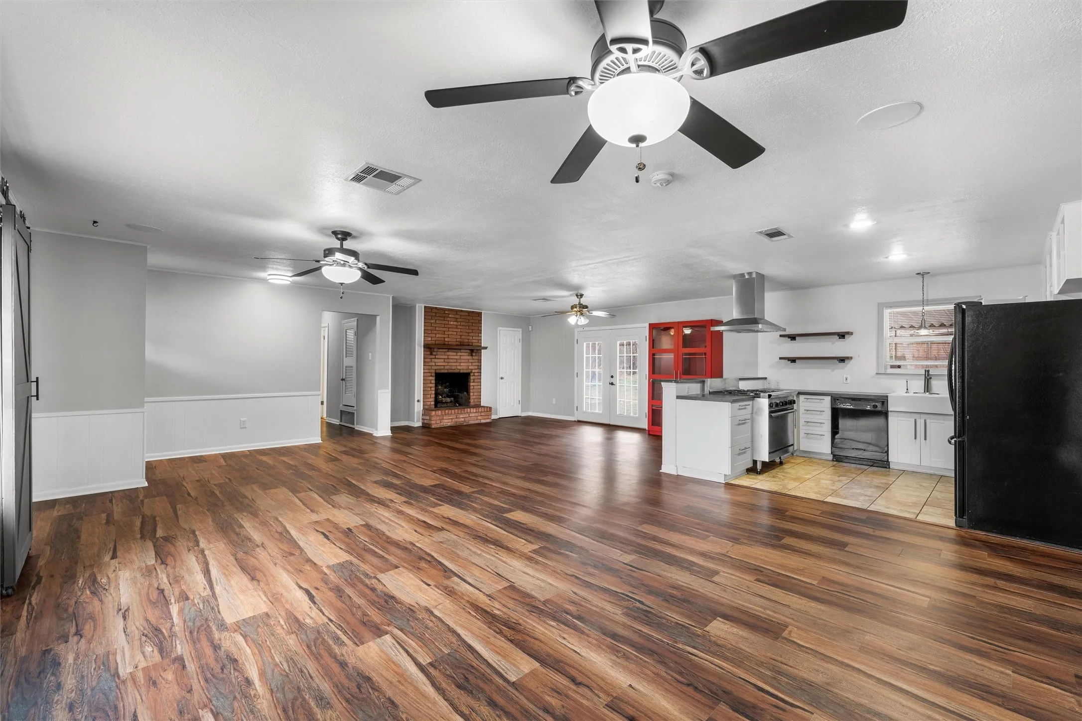 Single Family Residence For Sale in Mc Lennan County , 2208 Lake Forest Drive, Waco, Texas 76708, 3 Bedroom, 2 Bathroom, 2 Garage spaces, 1,560 Sqft, built in 1964, mls#21150468, Real Estate Agent in Waco, Homes For Sale in Mc Lennan county, Homes For Sale in Waco, Realtor in Waco Texas, Real Estate Brokerage Independent Realty Texas, Luminita Cordes Realtor