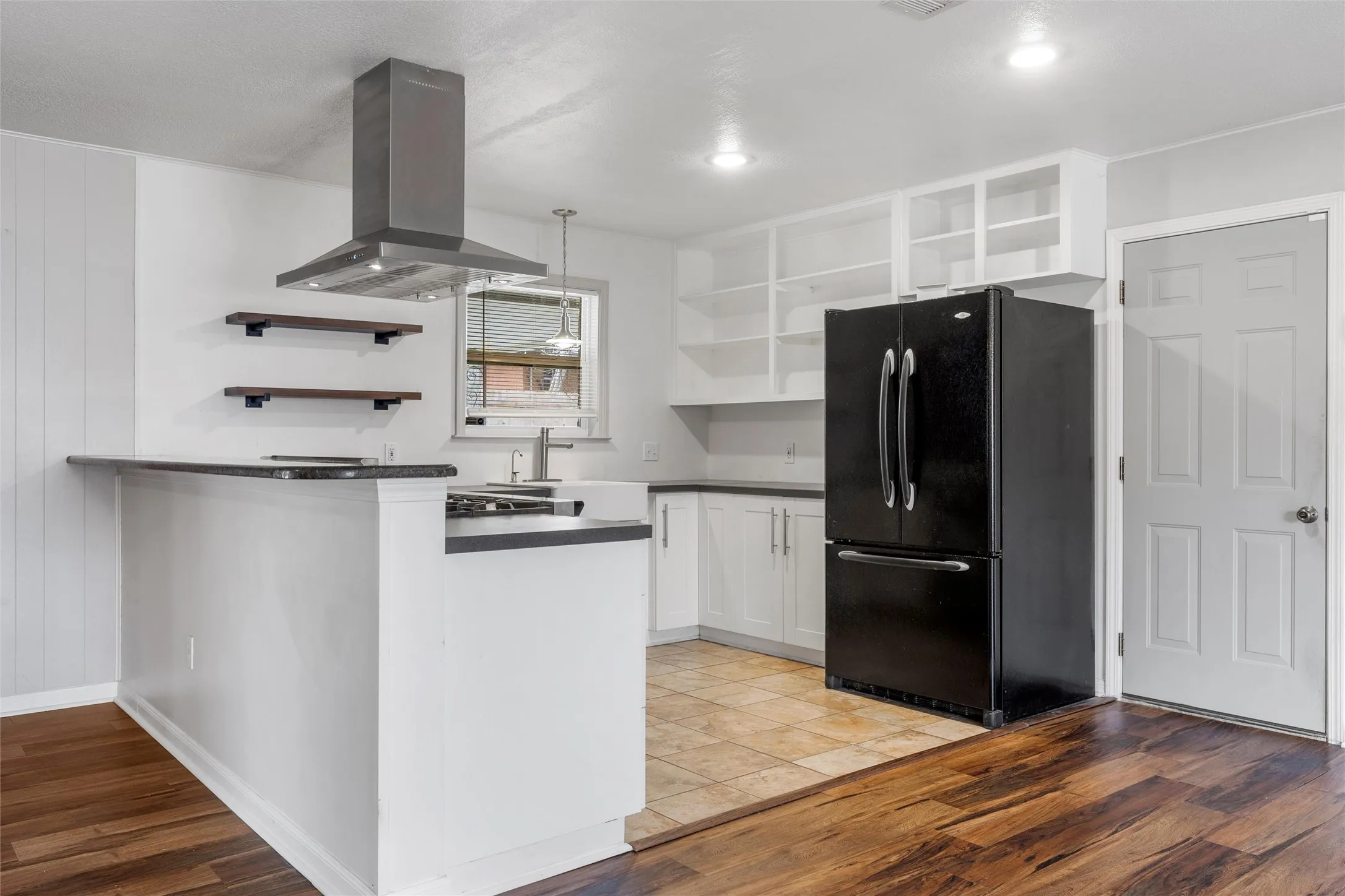 Single Family Residence For Sale in Mc Lennan County , 2208 Lake Forest Drive, Waco, Texas 76708, 3 Bedroom, 2 Bathroom, 2 Garage spaces, 1,560 Sqft, built in 1964, mls#21150468, Real Estate Agent in Waco, Homes For Sale in Mc Lennan county, Homes For Sale in Waco, Realtor in Waco Texas, Real Estate Brokerage Independent Realty Texas, Luminita Cordes Realtor