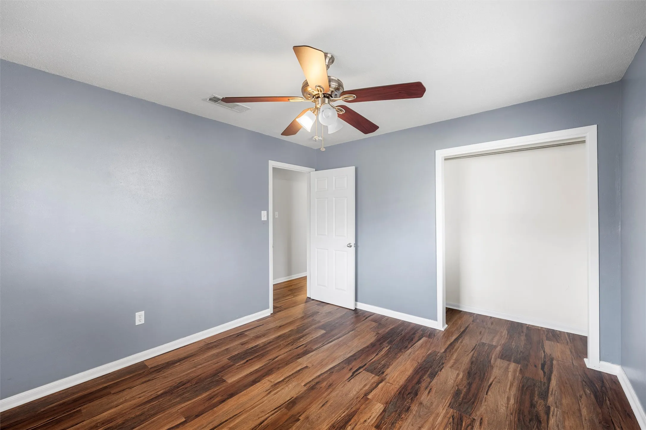 Single Family Residence For Sale in Mc Lennan County , 2208 Lake Forest Drive, Waco, Texas 76708, 3 Bedroom, 2 Bathroom, 2 Garage spaces, 1,560 Sqft, built in 1964, mls#21150468, Real Estate Agent in Waco, Homes For Sale in Mc Lennan county, Homes For Sale in Waco, Realtor in Waco Texas, Real Estate Brokerage Independent Realty Texas, Luminita Cordes Realtor