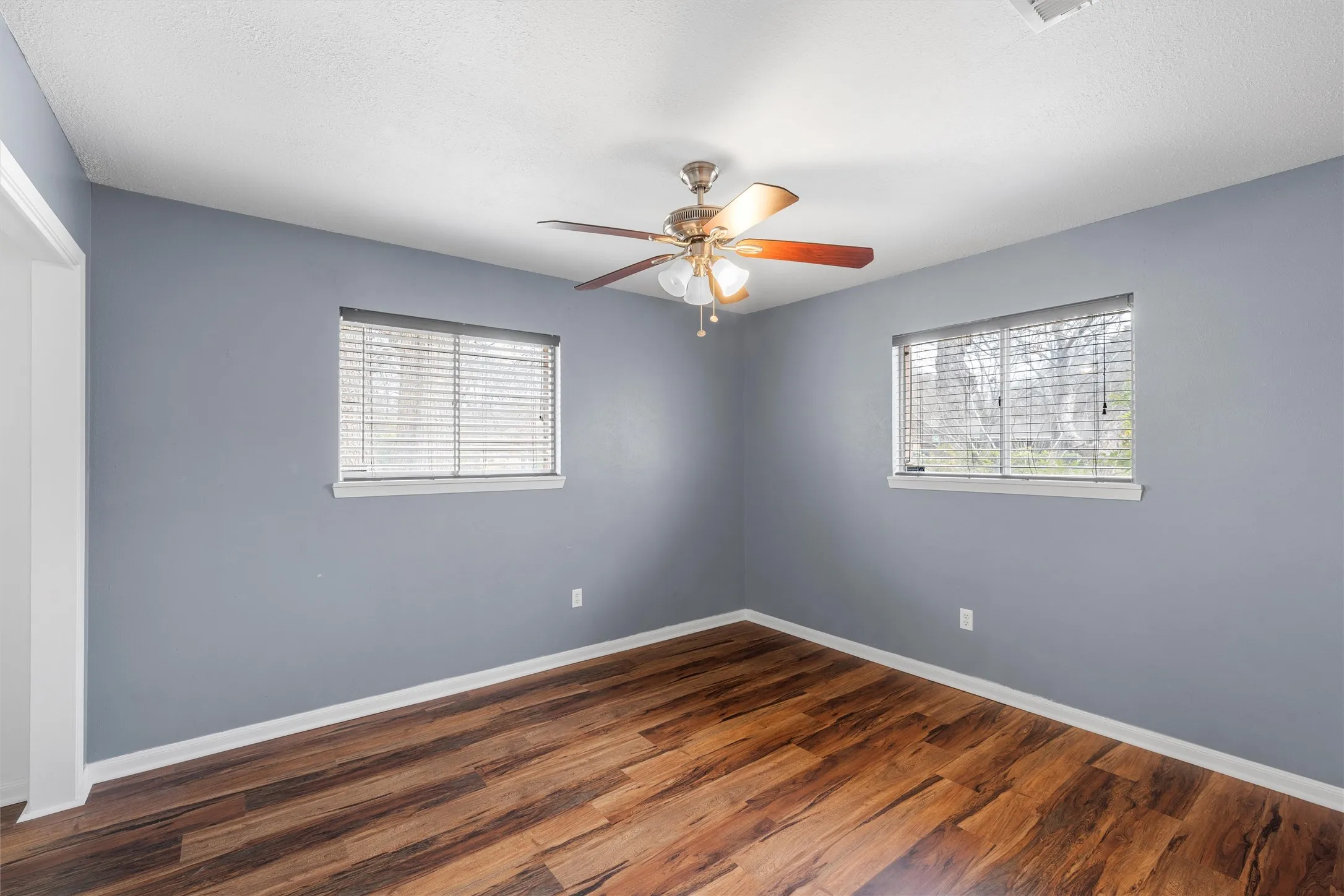 Single Family Residence For Sale in Mc Lennan County , 2208 Lake Forest Drive, Waco, Texas 76708, 3 Bedroom, 2 Bathroom, 2 Garage spaces, 1,560 Sqft, built in 1964, mls#21150468, Real Estate Agent in Waco, Homes For Sale in Mc Lennan county, Homes For Sale in Waco, Realtor in Waco Texas, Real Estate Brokerage Independent Realty Texas, Luminita Cordes Realtor
