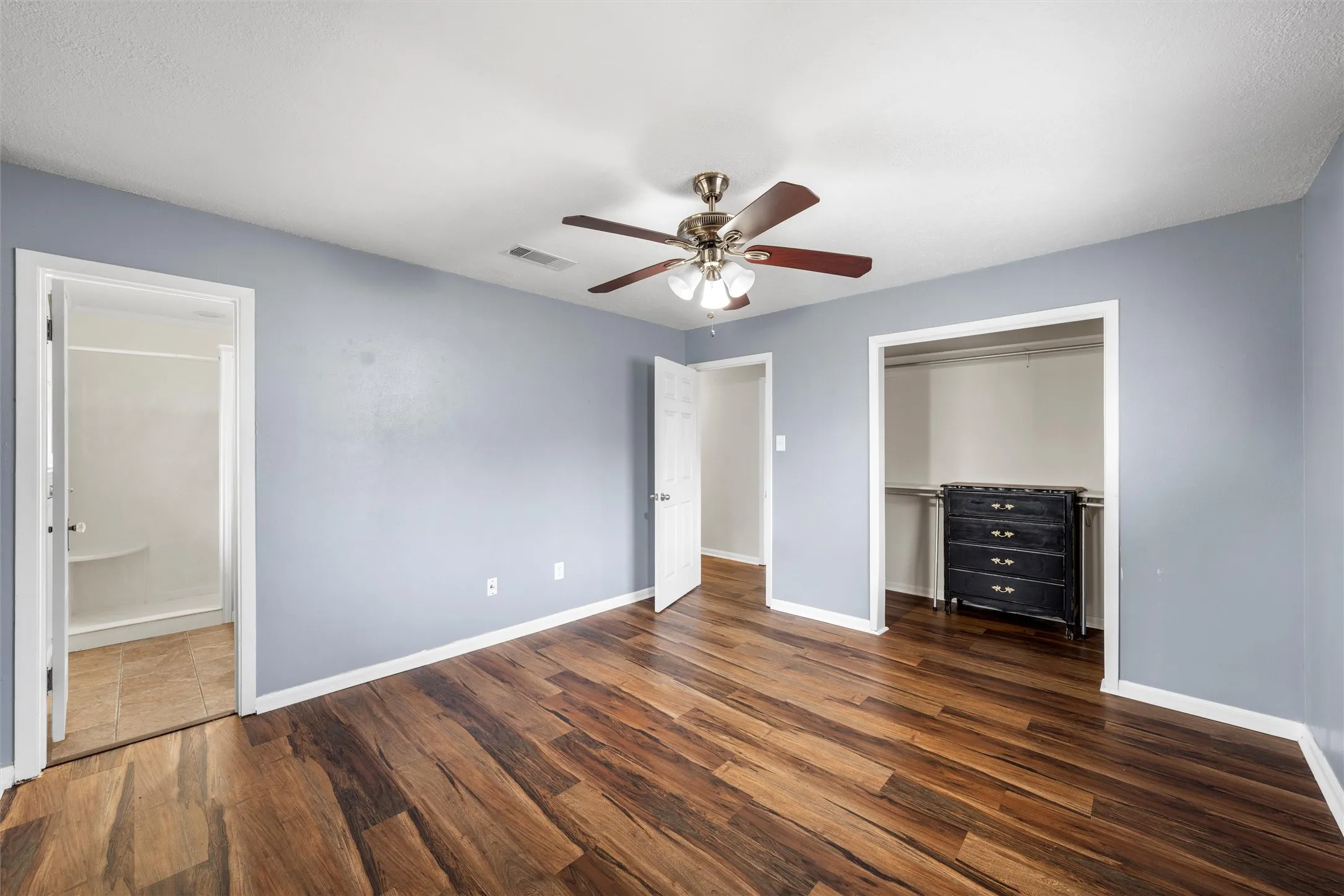 Single Family Residence For Sale in Mc Lennan County , 2208 Lake Forest Drive, Waco, Texas 76708, 3 Bedroom, 2 Bathroom, 2 Garage spaces, 1,560 Sqft, built in 1964, mls#21150468, Real Estate Agent in Waco, Homes For Sale in Mc Lennan county, Homes For Sale in Waco, Realtor in Waco Texas, Real Estate Brokerage Independent Realty Texas, Luminita Cordes Realtor