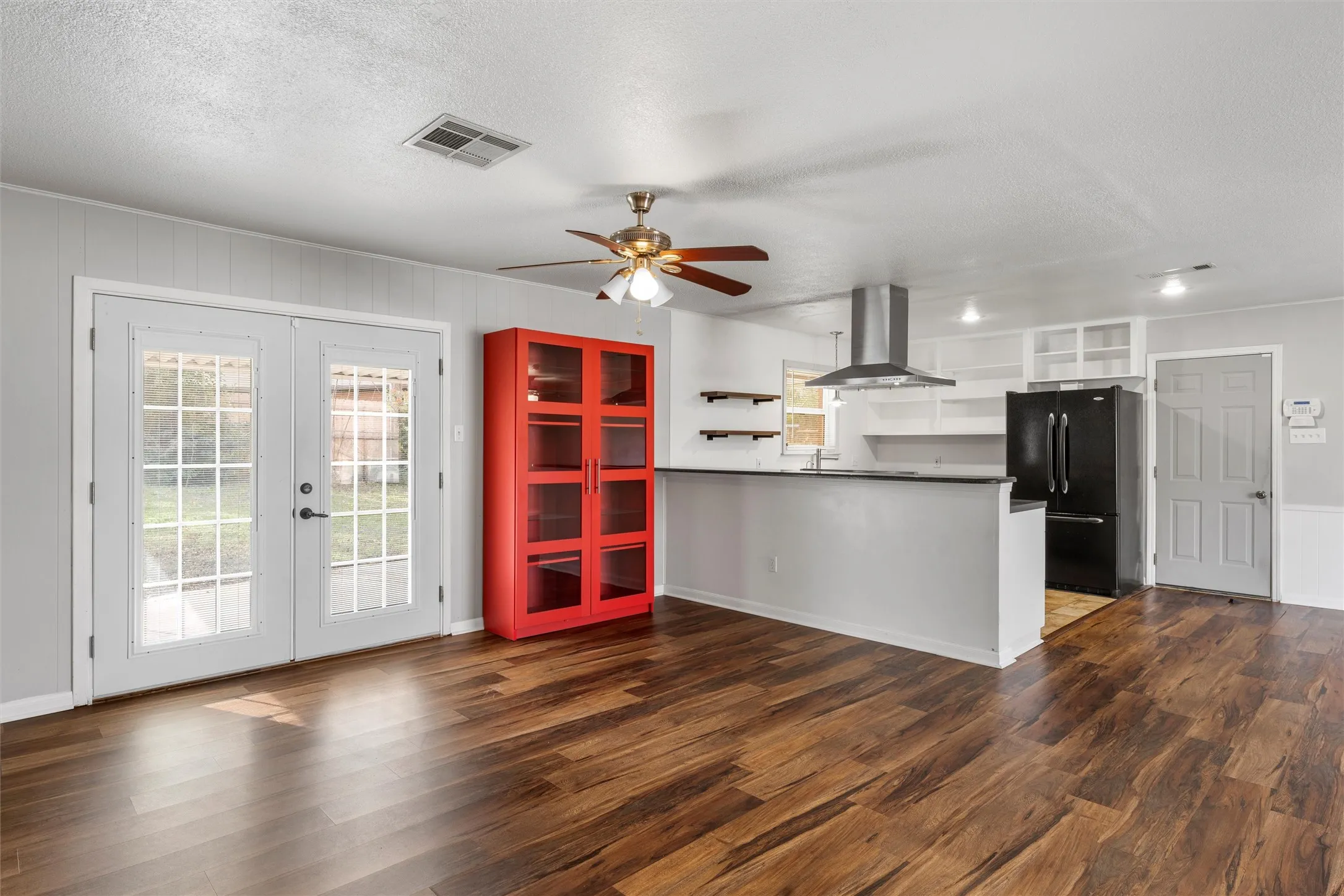 Single Family Residence For Sale in Mc Lennan County , 2208 Lake Forest Drive, Waco, Texas 76708, 3 Bedroom, 2 Bathroom, 2 Garage spaces, 1,560 Sqft, built in 1964, mls#21150468, Real Estate Agent in Waco, Homes For Sale in Mc Lennan county, Homes For Sale in Waco, Realtor in Waco Texas, Real Estate Brokerage Independent Realty Texas, Luminita Cordes Realtor