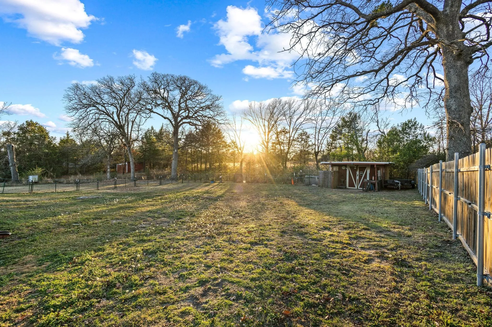 Single Family Residence For Sale in Grayson County , 1701 S Lillis Lane, Denison, Texas 75020, 3 Bedroom, 2 Bathroom, 2 Garage spaces, 2,478 Sqft, built in 1961, Price $299,000, mls#21148447, Real Estate Agent in Denison, Homes For Sale in Grayson county, Homes For Sale in Denison, Realtor in Denison Texas, Real Estate Brokerage Independent Realty Texas, Luminita Cordes Realtor