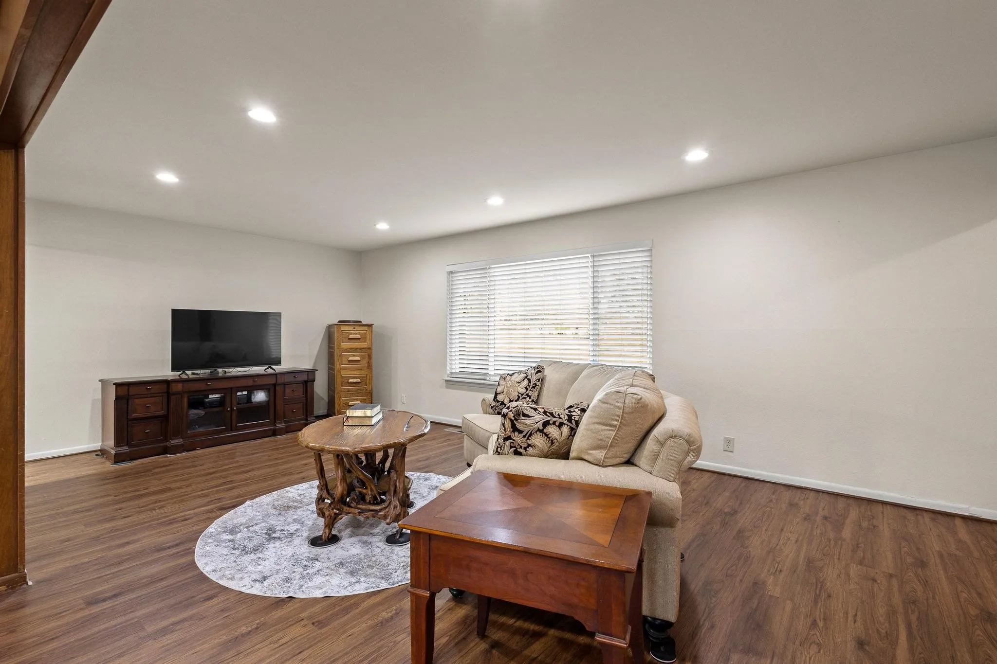 Single Family Residence For Sale in Grayson County , 1701 S Lillis Lane, Denison, Texas 75020, 3 Bedroom, 2 Bathroom, 2 Garage spaces, 2,478 Sqft, built in 1961, Price $299,000, mls#21148447, Real Estate Agent in Denison, Homes For Sale in Grayson county, Homes For Sale in Denison, Realtor in Denison Texas, Real Estate Brokerage Independent Realty Texas, Luminita Cordes Realtor