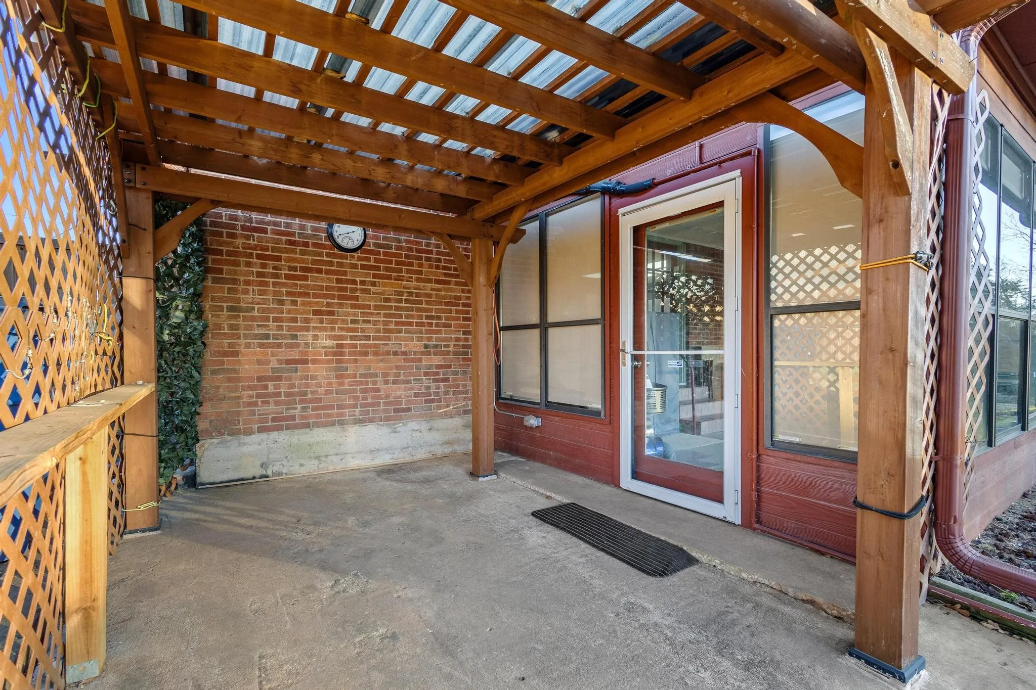 Single Family Residence For Sale in Grayson County , 1701 S Lillis Lane, Denison, Texas 75020, 3 Bedroom, 2 Bathroom, 2 Garage spaces, 2,478 Sqft, built in 1961, Price $299,000, mls#21148447, Real Estate Agent in Denison, Homes For Sale in Grayson county, Homes For Sale in Denison, Realtor in Denison Texas, Real Estate Brokerage Independent Realty Texas, Luminita Cordes Realtor