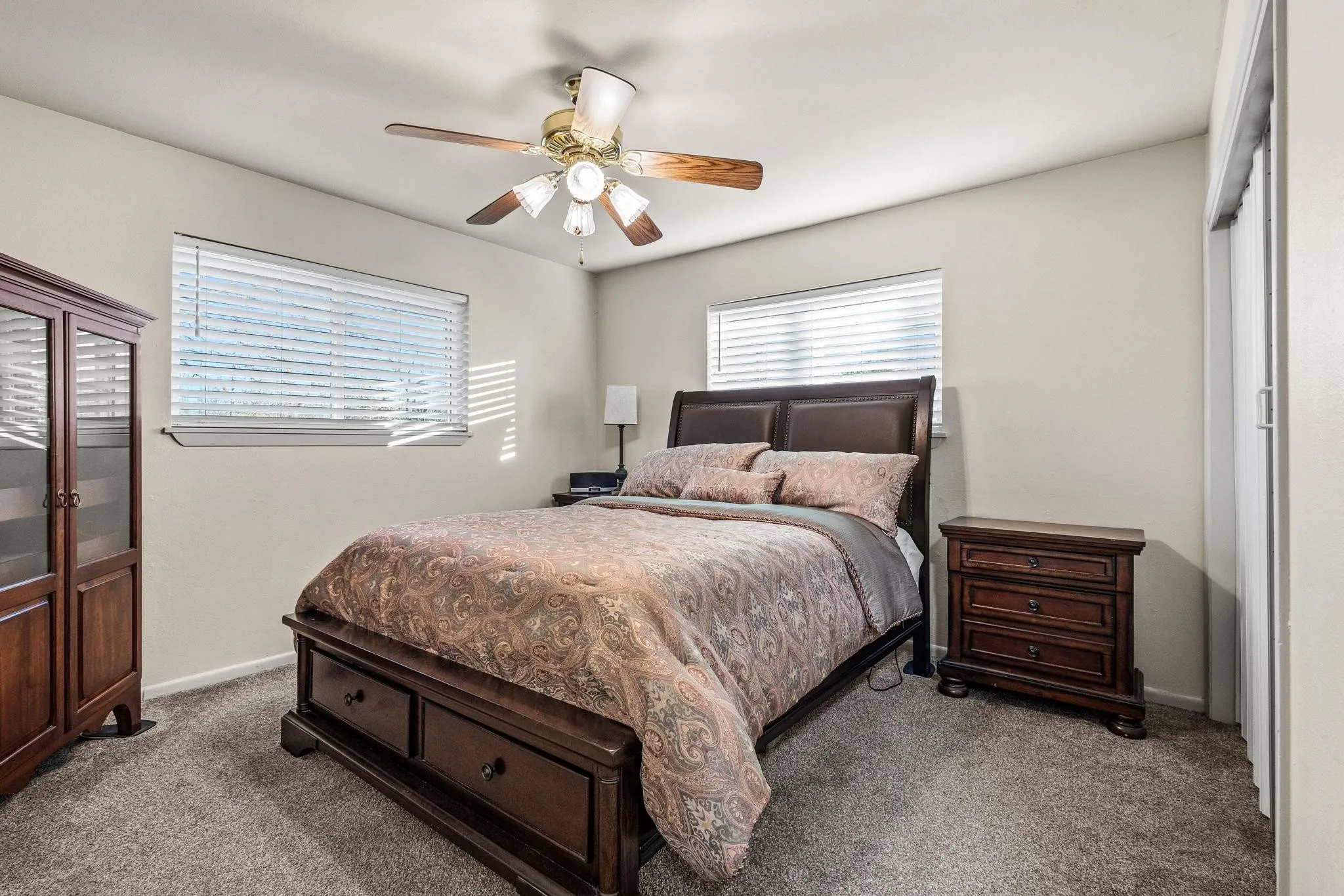 Single Family Residence For Sale in Grayson County , 1701 S Lillis Lane, Denison, Texas 75020, 3 Bedroom, 2 Bathroom, 2 Garage spaces, 2,478 Sqft, built in 1961, Price $299,000, mls#21148447, Real Estate Agent in Denison, Homes For Sale in Grayson county, Homes For Sale in Denison, Realtor in Denison Texas, Real Estate Brokerage Independent Realty Texas, Luminita Cordes Realtor