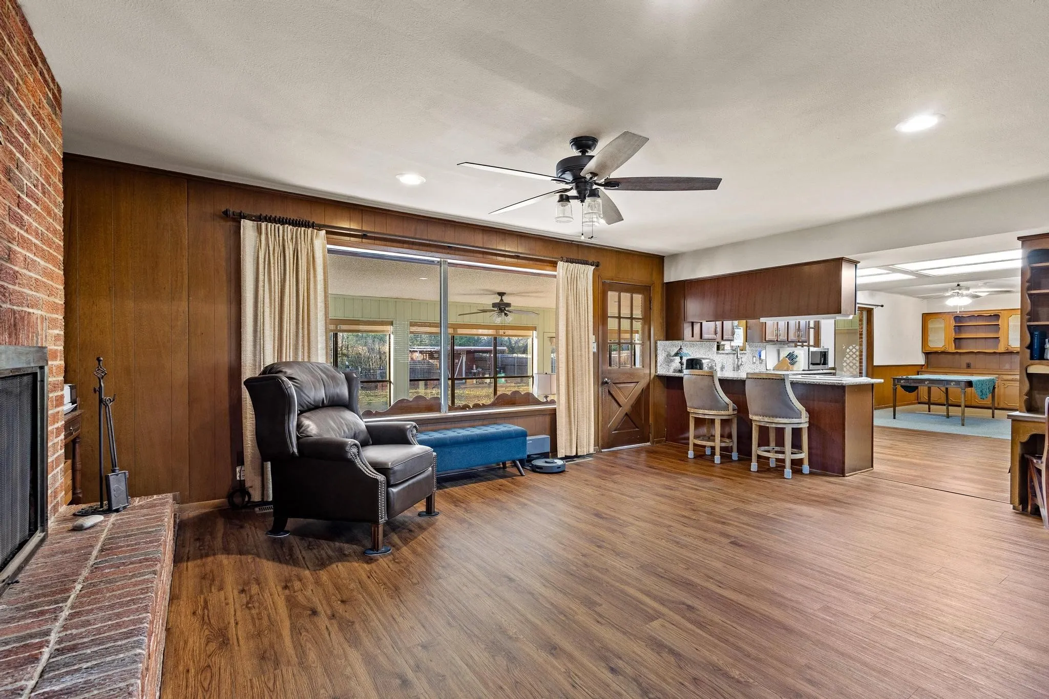 Single Family Residence For Sale in Grayson County , 1701 S Lillis Lane, Denison, Texas 75020, 3 Bedroom, 2 Bathroom, 2 Garage spaces, 2,478 Sqft, built in 1961, Price $299,000, mls#21148447, Real Estate Agent in Denison, Homes For Sale in Grayson county, Homes For Sale in Denison, Realtor in Denison Texas, Real Estate Brokerage Independent Realty Texas, Luminita Cordes Realtor