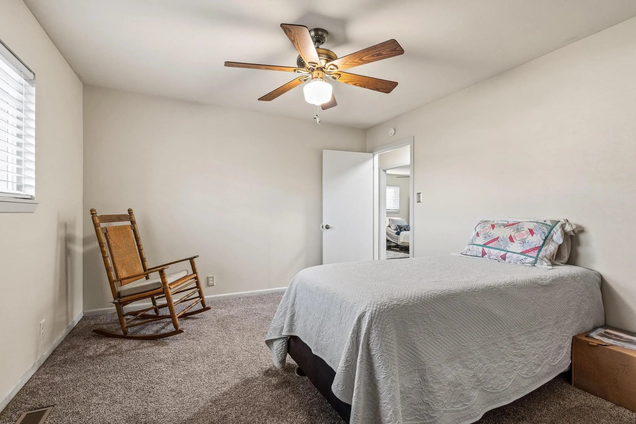 Single Family Residence For Sale in Grayson County , 1701 S Lillis Lane, Denison, Texas 75020, 3 Bedroom, 2 Bathroom, 2 Garage spaces, 2,478 Sqft, built in 1961, Price $299,000, mls#21148447, Real Estate Agent in Denison, Homes For Sale in Grayson county, Homes For Sale in Denison, Realtor in Denison Texas, Real Estate Brokerage Independent Realty Texas, Luminita Cordes Realtor