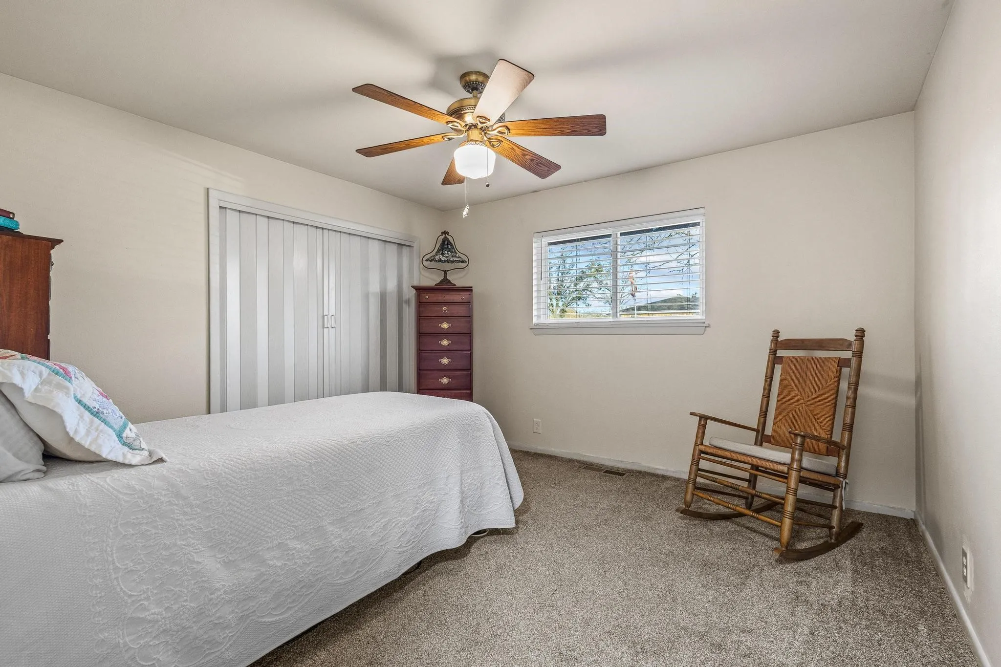 Single Family Residence For Sale in Grayson County , 1701 S Lillis Lane, Denison, Texas 75020, 3 Bedroom, 2 Bathroom, 2 Garage spaces, 2,478 Sqft, built in 1961, Price $299,000, mls#21148447, Real Estate Agent in Denison, Homes For Sale in Grayson county, Homes For Sale in Denison, Realtor in Denison Texas, Real Estate Brokerage Independent Realty Texas, Luminita Cordes Realtor