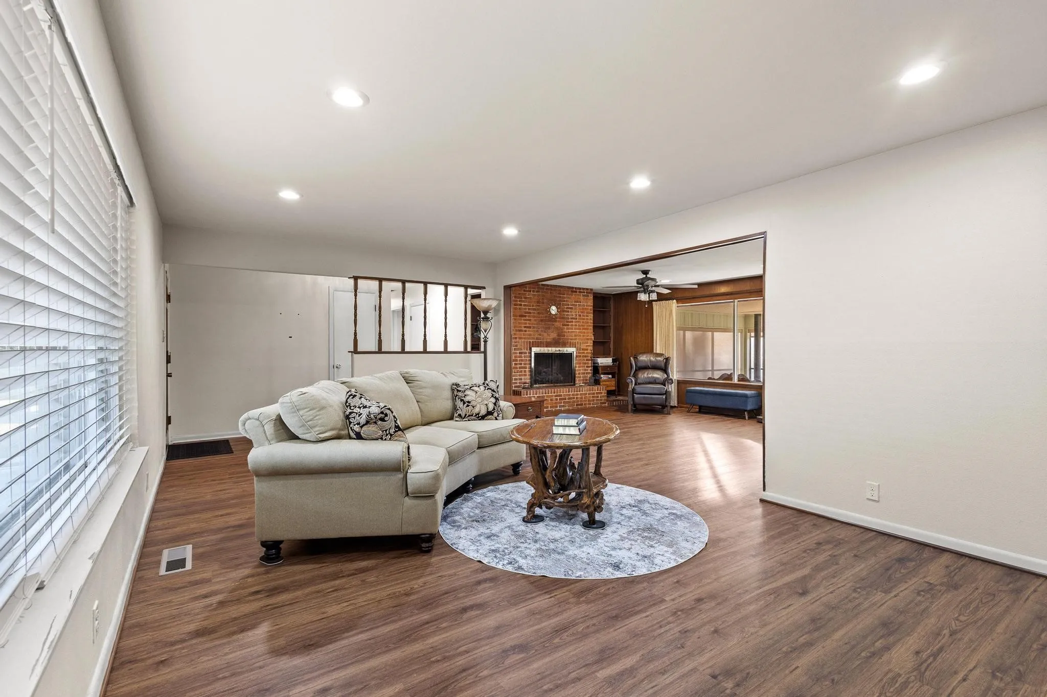 Single Family Residence For Sale in Grayson County , 1701 S Lillis Lane, Denison, Texas 75020, 3 Bedroom, 2 Bathroom, 2 Garage spaces, 2,478 Sqft, built in 1961, Price $299,000, mls#21148447, Real Estate Agent in Denison, Homes For Sale in Grayson county, Homes For Sale in Denison, Realtor in Denison Texas, Real Estate Brokerage Independent Realty Texas, Luminita Cordes Realtor