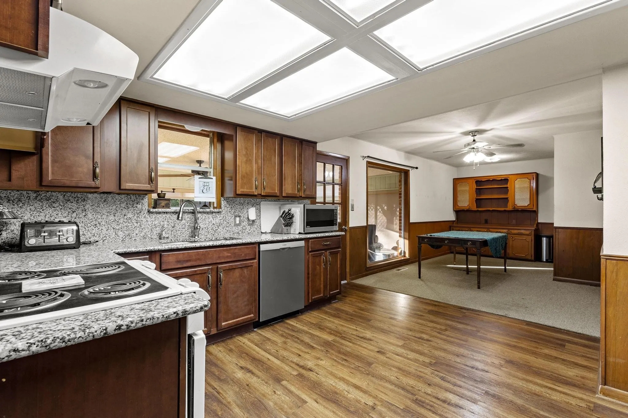 Single Family Residence For Sale in Grayson County , 1701 S Lillis Lane, Denison, Texas 75020, 3 Bedroom, 2 Bathroom, 2 Garage spaces, 2,478 Sqft, built in 1961, Price $299,000, mls#21148447, Real Estate Agent in Denison, Homes For Sale in Grayson county, Homes For Sale in Denison, Realtor in Denison Texas, Real Estate Brokerage Independent Realty Texas, Luminita Cordes Realtor