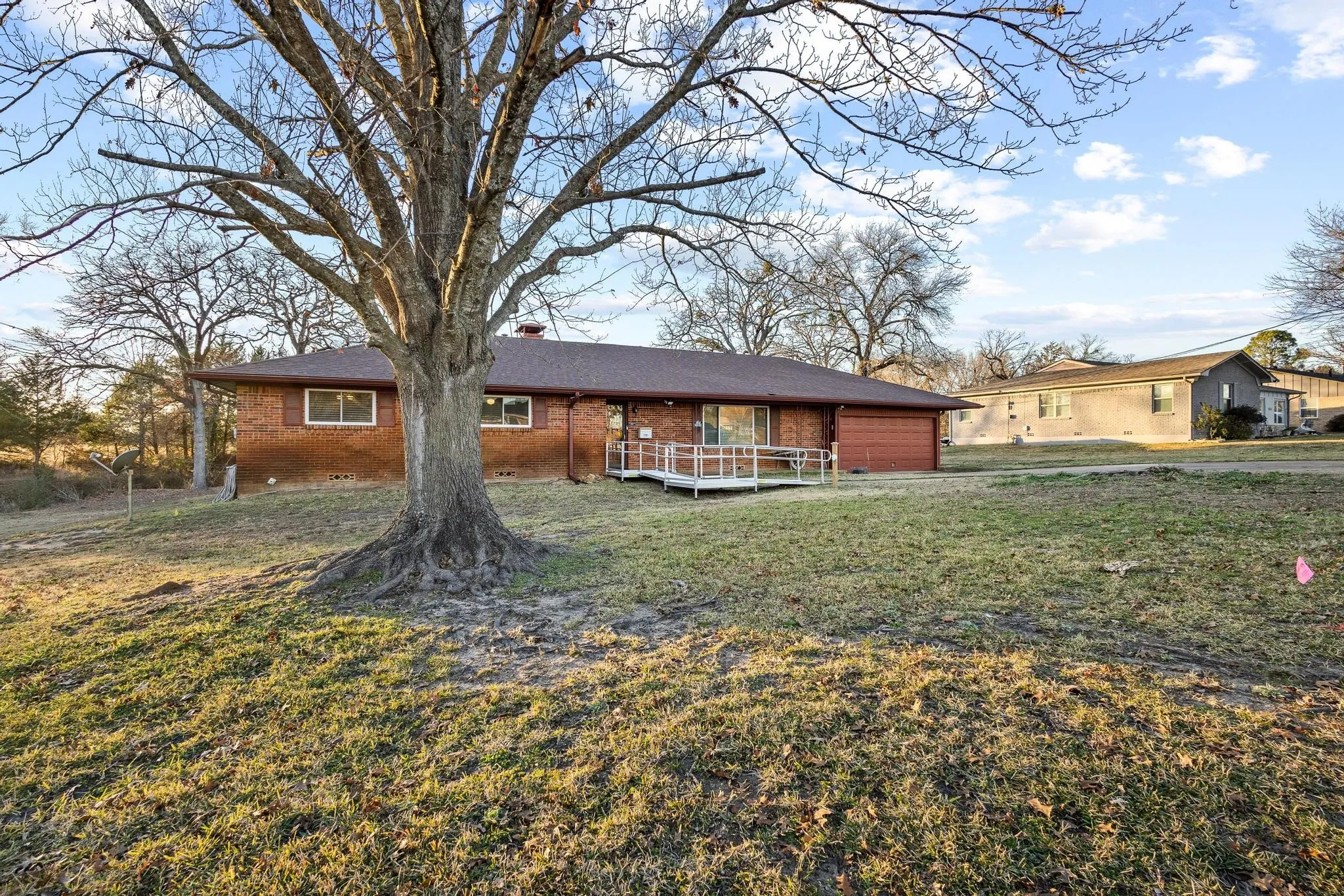 Single Family Residence For Sale in Grayson County , 1701 S Lillis Lane, Denison, Texas 75020, 3 Bedroom, 2 Bathroom, 2 Garage spaces, 2,478 Sqft, built in 1961, Price $299,000, mls#21148447, Real Estate Agent in Denison, Homes For Sale in Grayson county, Homes For Sale in Denison, Realtor in Denison Texas, Real Estate Brokerage Independent Realty Texas, Luminita Cordes Realtor