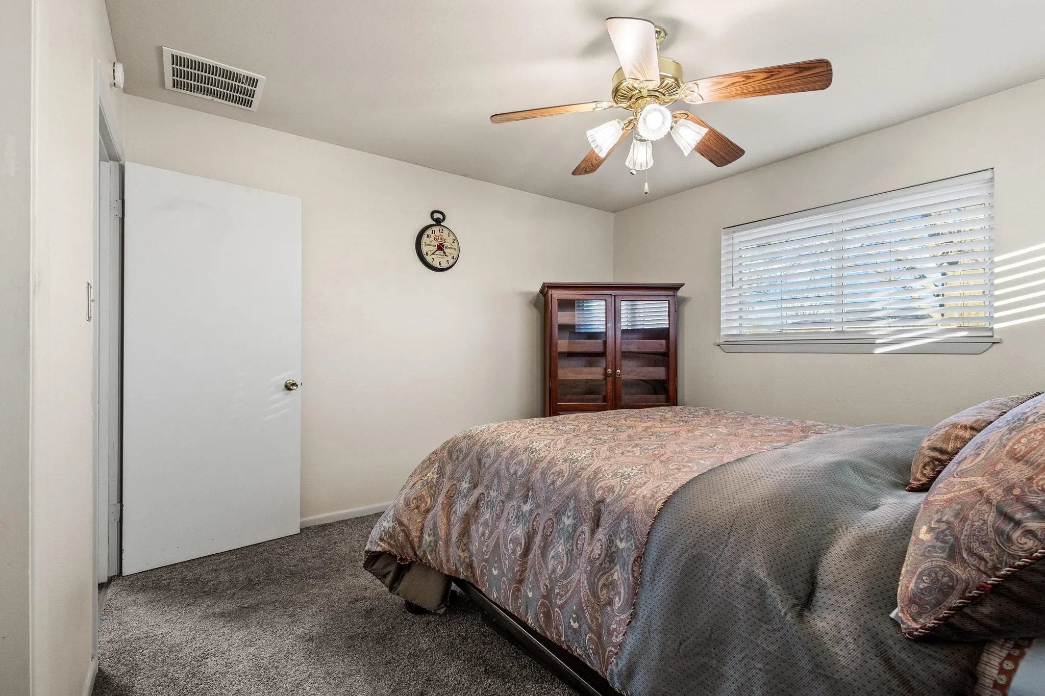Single Family Residence For Sale in Grayson County , 1701 S Lillis Lane, Denison, Texas 75020, 3 Bedroom, 2 Bathroom, 2 Garage spaces, 2,478 Sqft, built in 1961, Price $299,000, mls#21148447, Real Estate Agent in Denison, Homes For Sale in Grayson county, Homes For Sale in Denison, Realtor in Denison Texas, Real Estate Brokerage Independent Realty Texas, Luminita Cordes Realtor