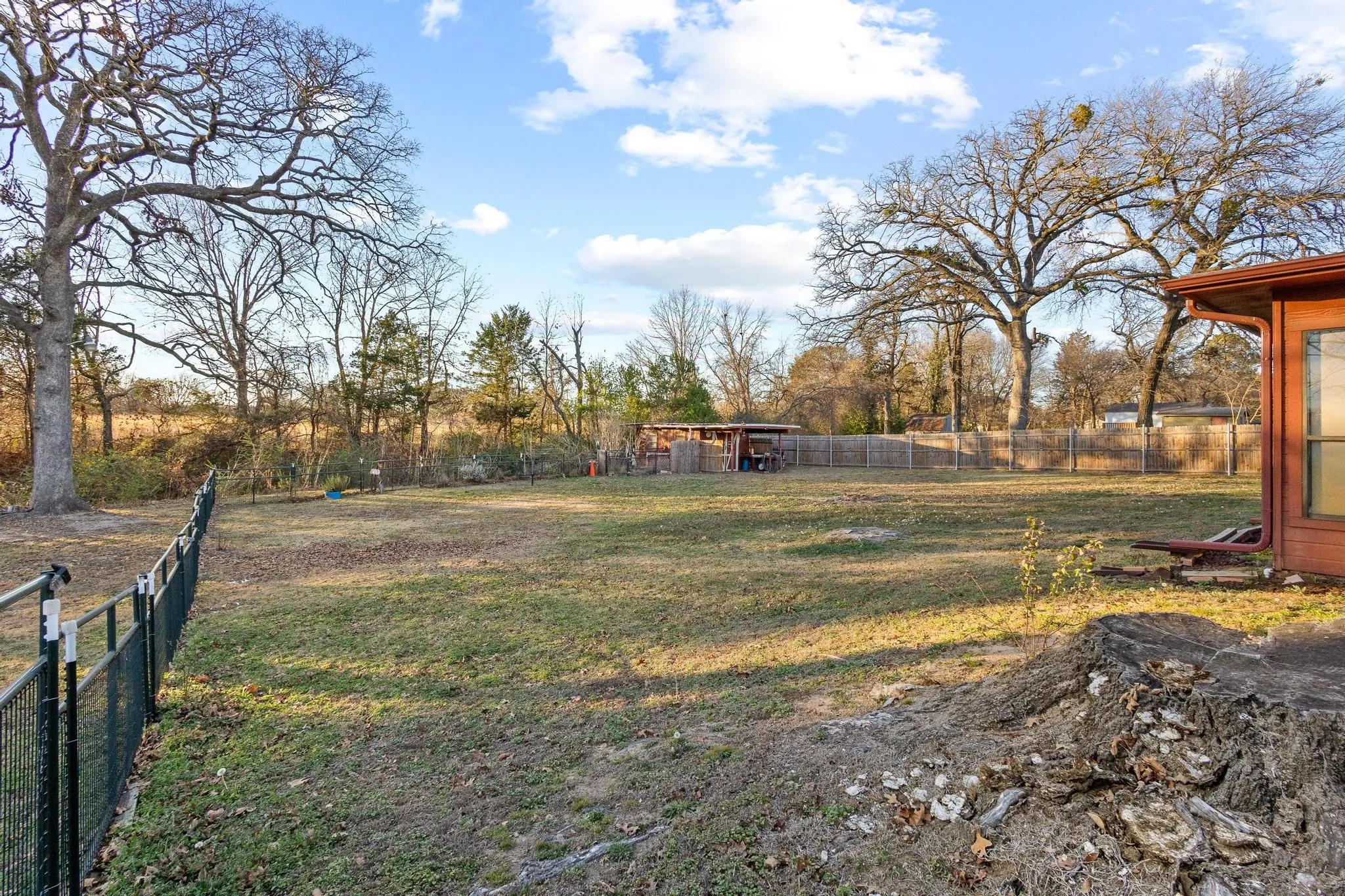 Single Family Residence For Sale in Grayson County , 1701 S Lillis Lane, Denison, Texas 75020, 3 Bedroom, 2 Bathroom, 2 Garage spaces, 2,478 Sqft, built in 1961, Price $299,000, mls#21148447, Real Estate Agent in Denison, Homes For Sale in Grayson county, Homes For Sale in Denison, Realtor in Denison Texas, Real Estate Brokerage Independent Realty Texas, Luminita Cordes Realtor