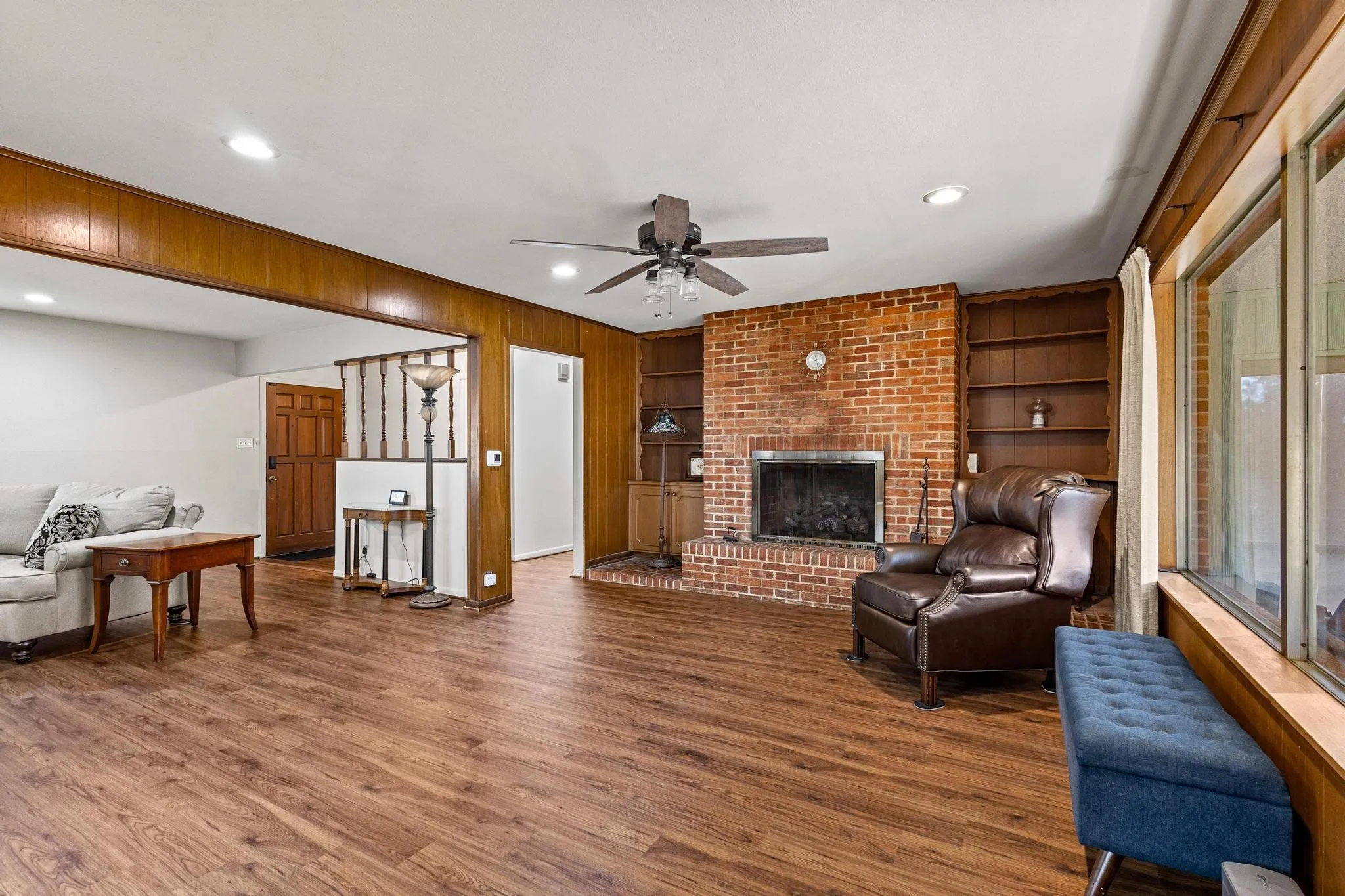 Single Family Residence For Sale in Grayson County , 1701 S Lillis Lane, Denison, Texas 75020, 3 Bedroom, 2 Bathroom, 2 Garage spaces, 2,478 Sqft, built in 1961, Price $299,000, mls#21148447, Real Estate Agent in Denison, Homes For Sale in Grayson county, Homes For Sale in Denison, Realtor in Denison Texas, Real Estate Brokerage Independent Realty Texas, Luminita Cordes Realtor