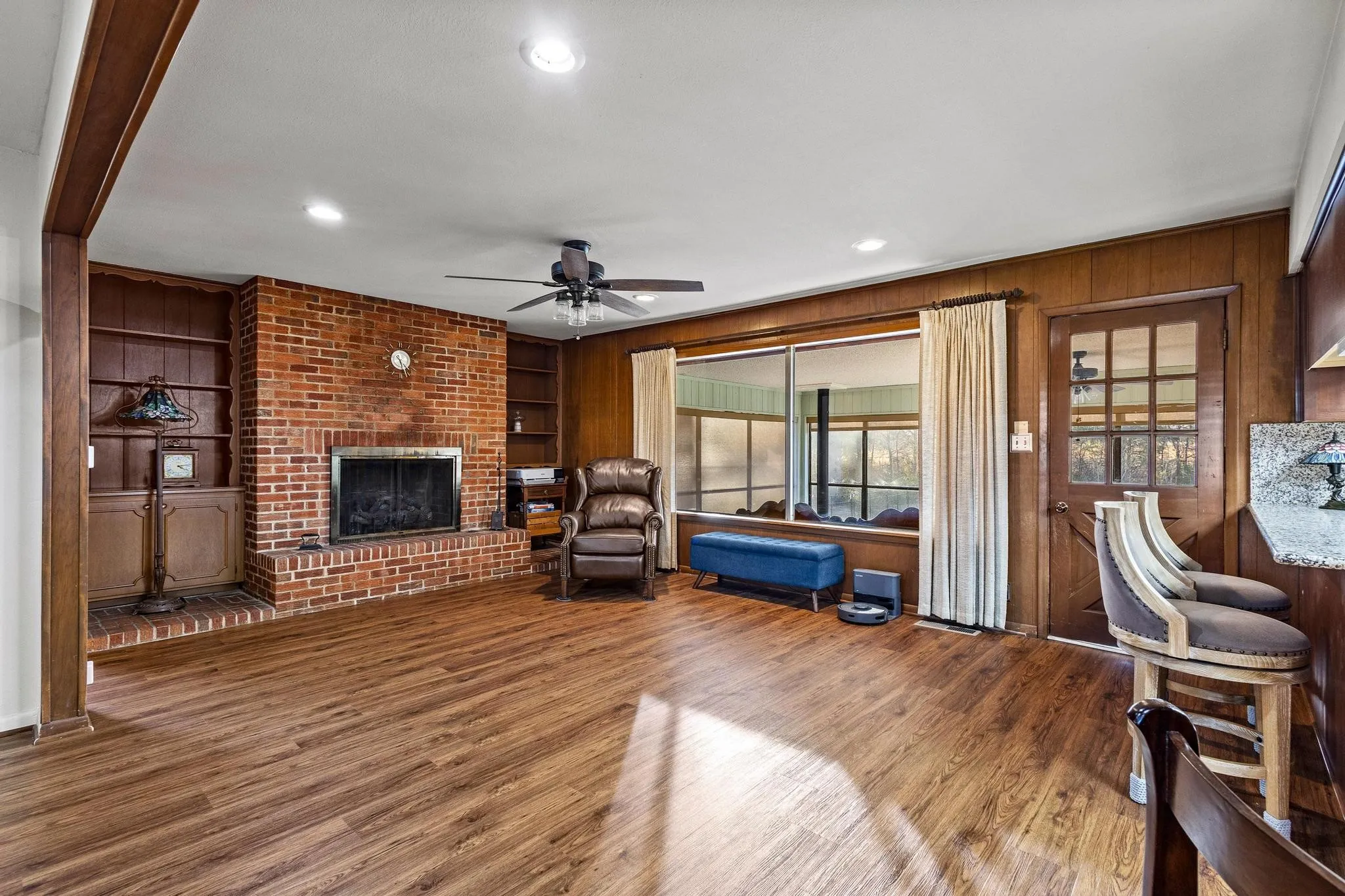 Single Family Residence For Sale in Grayson County , 1701 S Lillis Lane, Denison, Texas 75020, 3 Bedroom, 2 Bathroom, 2 Garage spaces, 2,478 Sqft, built in 1961, Price $299,000, mls#21148447, Real Estate Agent in Denison, Homes For Sale in Grayson county, Homes For Sale in Denison, Realtor in Denison Texas, Real Estate Brokerage Independent Realty Texas, Luminita Cordes Realtor
