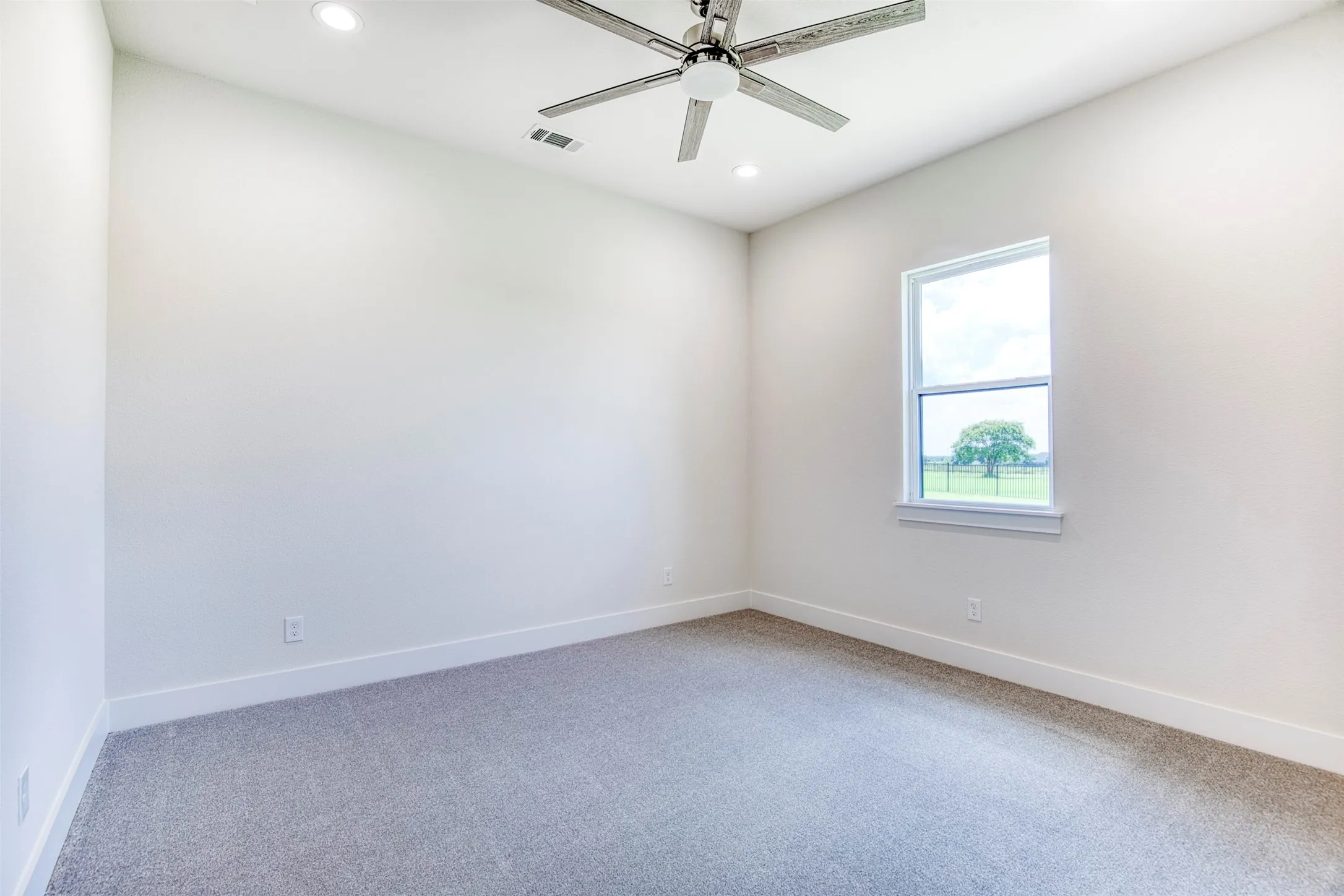 Single Family Residence For Sale in Kaufman County , 1355 Canyon Lake Road, Wills Point, Texas 75169, 5 Bedrooms, 4 Bathrooms, 3 Garage spaces, 3,304 Sqft, built in 2022, Price $689,900, mls#21150502, Real Estate Agent in Wills Point, Homes For Sale in Kaufman county, Homes For Sale in Wills Point, Realtor in Wills Point Texas, Real Estate Brokerage Independent Realty Texas, Luminita Cordes Realtor