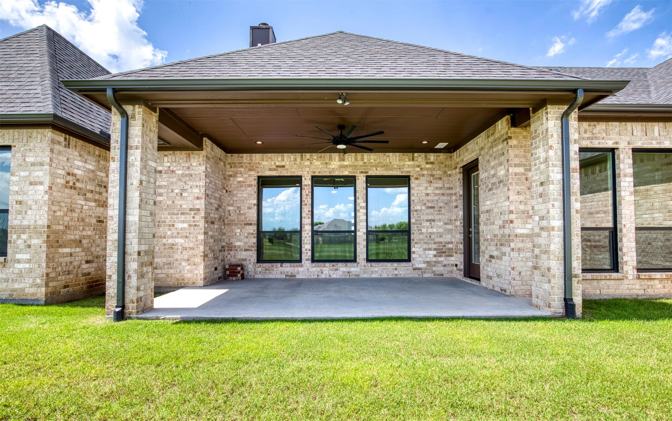 Single Family Residence For Sale in Kaufman County , 1355 Canyon Lake Road, Wills Point, Texas 75169, 5 Bedrooms, 4 Bathrooms, 3 Garage spaces, 3,304 Sqft, built in 2022, Price $689,900, mls#21150502, Real Estate Agent in Wills Point, Homes For Sale in Kaufman county, Homes For Sale in Wills Point, Realtor in Wills Point Texas, Real Estate Brokerage Independent Realty Texas, Luminita Cordes Realtor