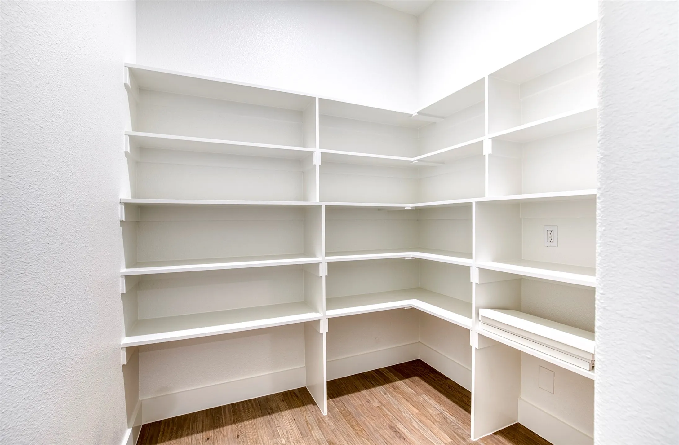 Single Family Residence For Sale in Kaufman County , 1355 Canyon Lake Road, Wills Point, Texas 75169, 5 Bedrooms, 4 Bathrooms, 3 Garage spaces, 3,304 Sqft, built in 2022, Price $689,900, mls#21150502, Real Estate Agent in Wills Point, Homes For Sale in Kaufman county, Homes For Sale in Wills Point, Realtor in Wills Point Texas, Real Estate Brokerage Independent Realty Texas, Luminita Cordes Realtor