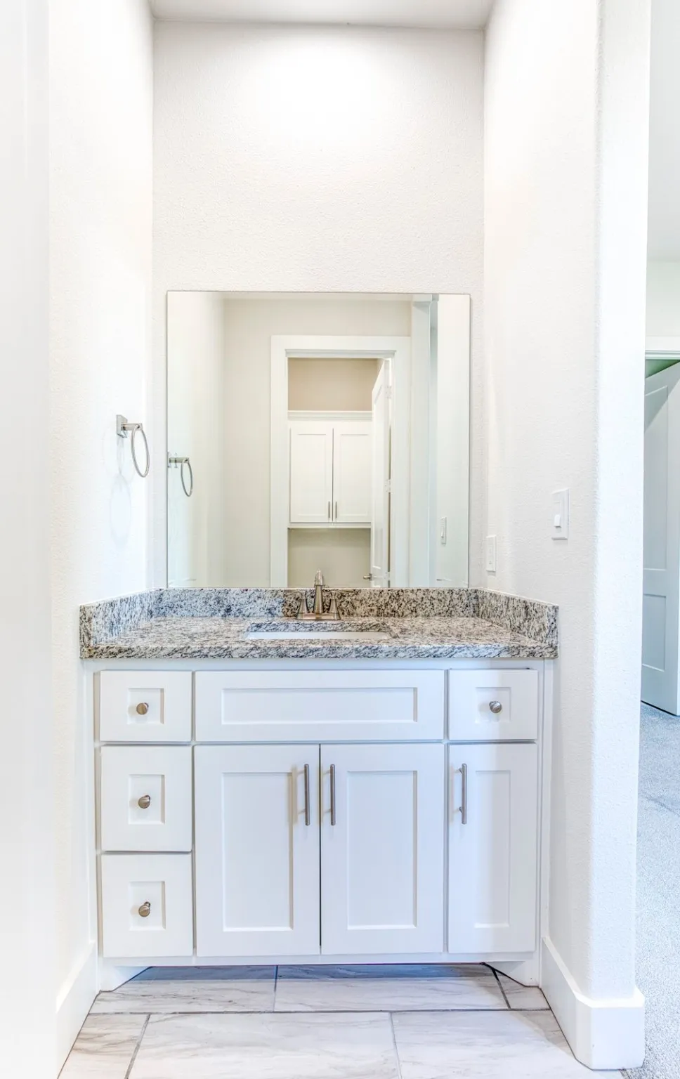 Single Family Residence For Sale in Kaufman County , 1355 Canyon Lake Road, Wills Point, Texas 75169, 5 Bedrooms, 4 Bathrooms, 3 Garage spaces, 3,304 Sqft, built in 2022, Price $689,900, mls#21150502, Real Estate Agent in Wills Point, Homes For Sale in Kaufman county, Homes For Sale in Wills Point, Realtor in Wills Point Texas, Real Estate Brokerage Independent Realty Texas, Luminita Cordes Realtor