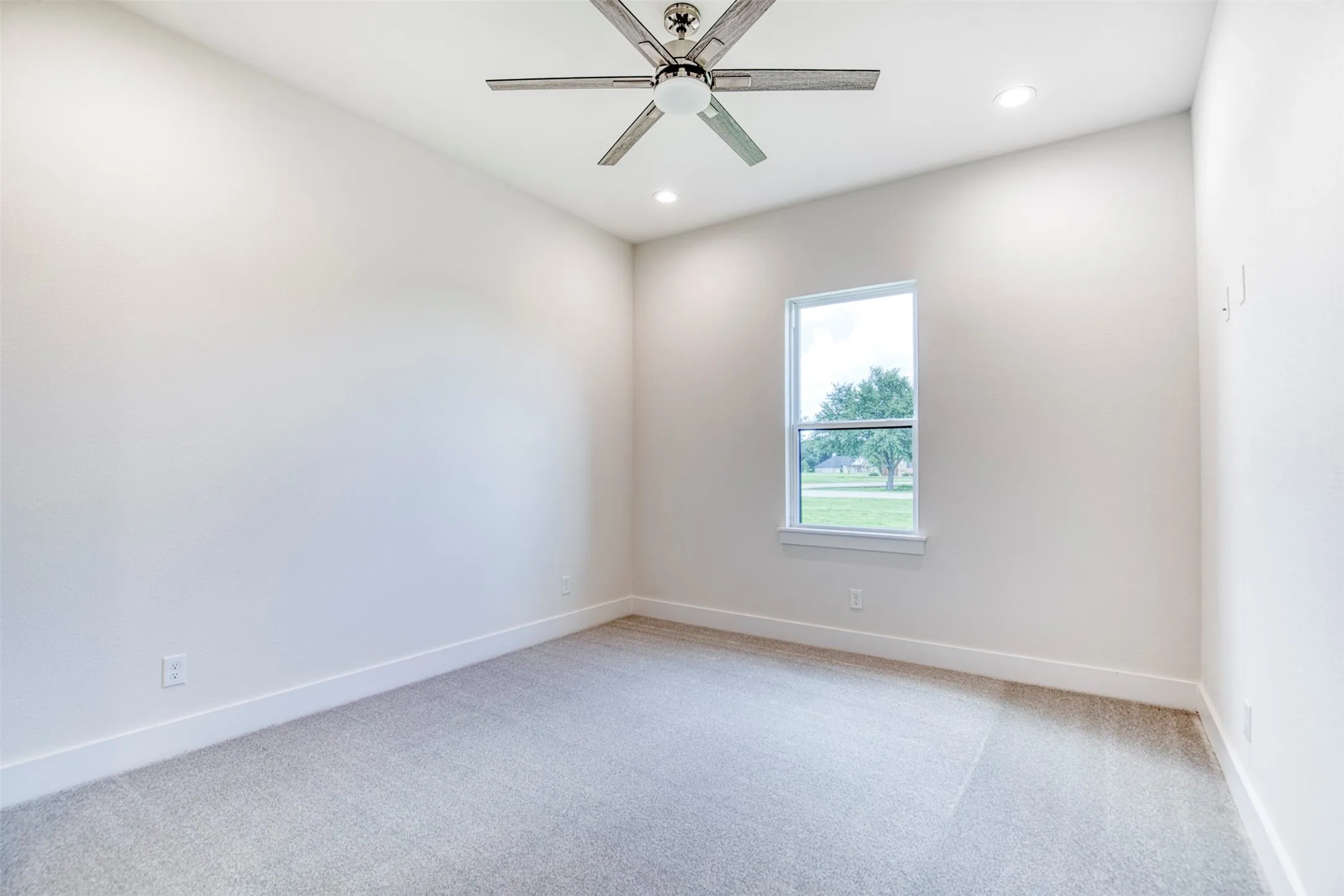 Single Family Residence For Sale in Kaufman County , 1355 Canyon Lake Road, Wills Point, Texas 75169, 5 Bedrooms, 4 Bathrooms, 3 Garage spaces, 3,304 Sqft, built in 2022, Price $689,900, mls#21150502, Real Estate Agent in Wills Point, Homes For Sale in Kaufman county, Homes For Sale in Wills Point, Realtor in Wills Point Texas, Real Estate Brokerage Independent Realty Texas, Luminita Cordes Realtor