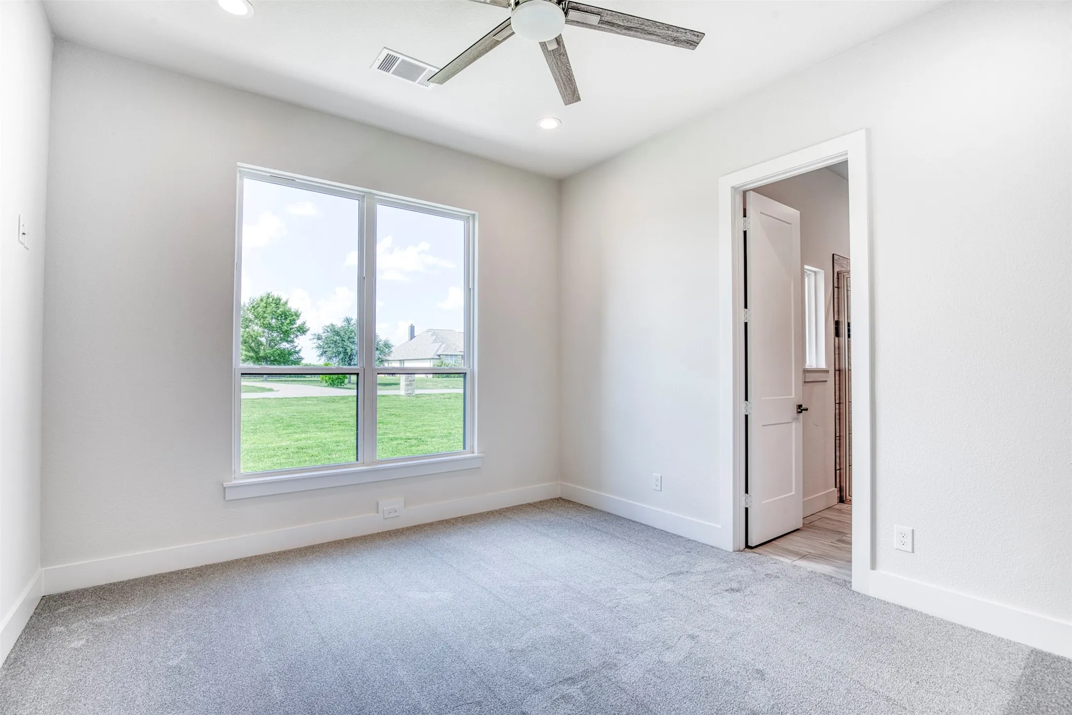 Single Family Residence For Sale in Kaufman County , 1355 Canyon Lake Road, Wills Point, Texas 75169, 5 Bedrooms, 4 Bathrooms, 3 Garage spaces, 3,304 Sqft, built in 2022, Price $689,900, mls#21150502, Real Estate Agent in Wills Point, Homes For Sale in Kaufman county, Homes For Sale in Wills Point, Realtor in Wills Point Texas, Real Estate Brokerage Independent Realty Texas, Luminita Cordes Realtor