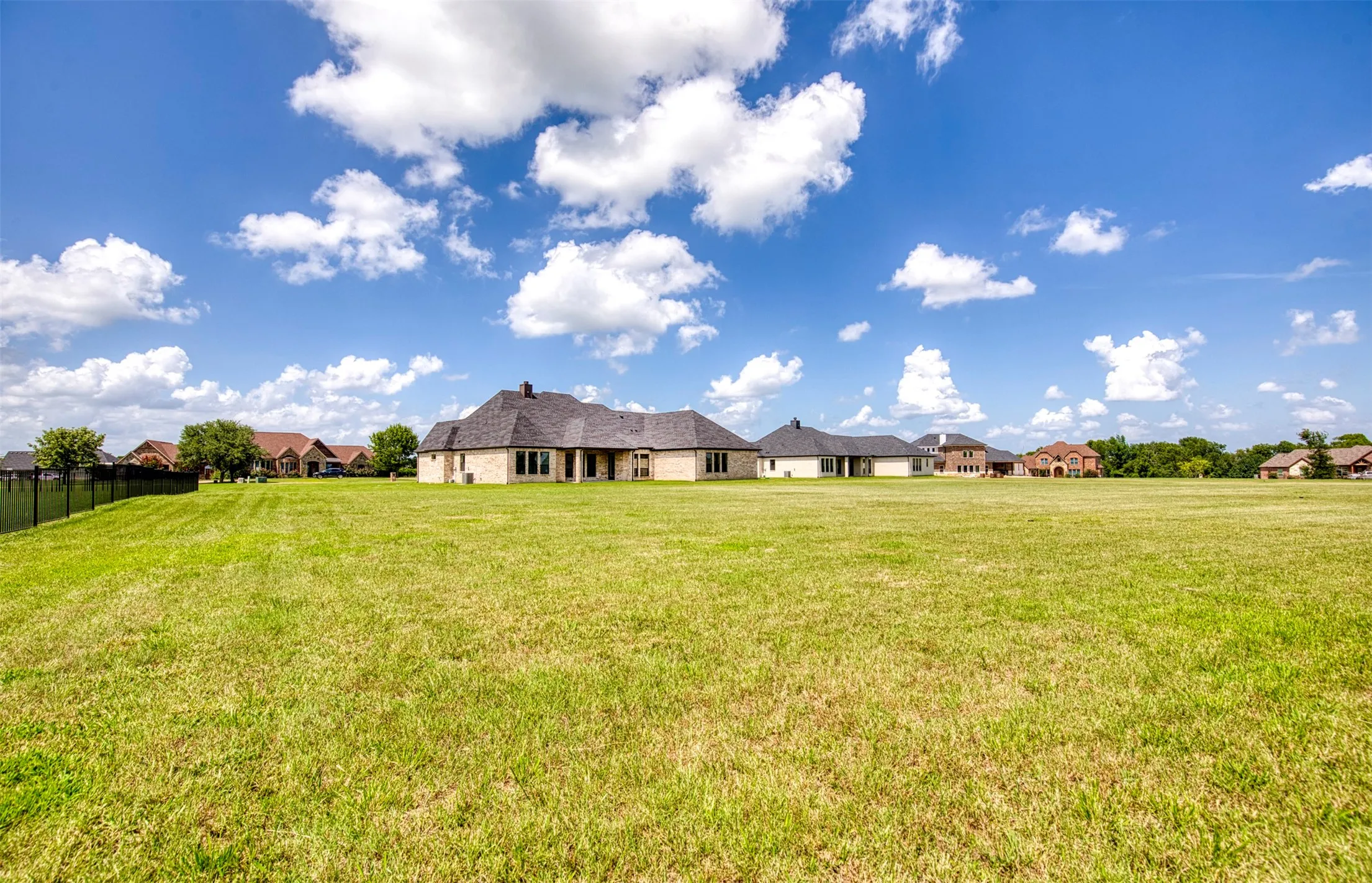 Single Family Residence For Sale in Kaufman County , 1355 Canyon Lake Road, Wills Point, Texas 75169, 5 Bedrooms, 4 Bathrooms, 3 Garage spaces, 3,304 Sqft, built in 2022, Price $689,900, mls#21150502, Real Estate Agent in Wills Point, Homes For Sale in Kaufman county, Homes For Sale in Wills Point, Realtor in Wills Point Texas, Real Estate Brokerage Independent Realty Texas, Luminita Cordes Realtor