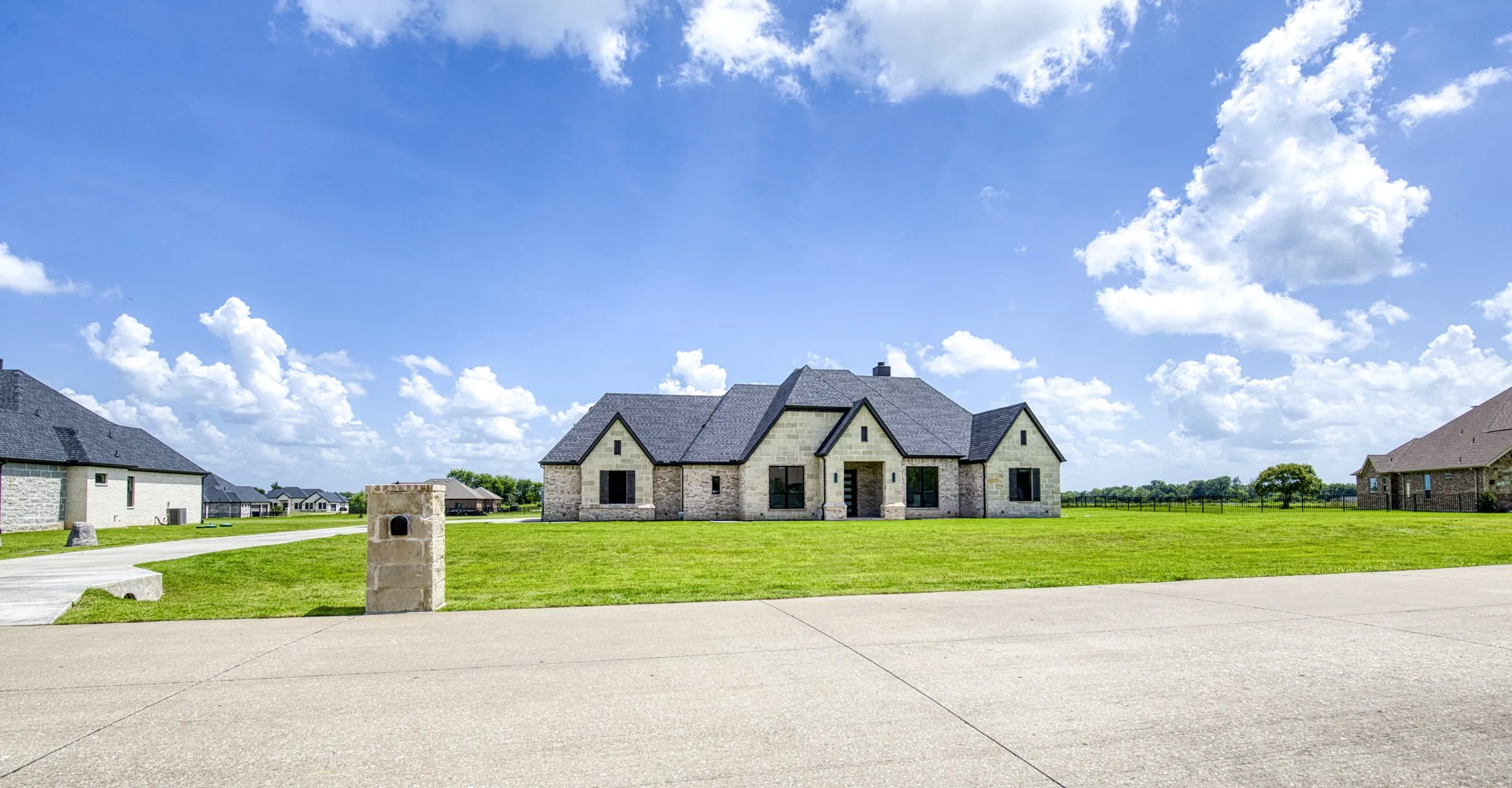 Single Family Residence For Sale in Kaufman County , 1355 Canyon Lake Road, Wills Point, Texas 75169, 5 Bedrooms, 4 Bathrooms, 3 Garage spaces, 3,304 Sqft, built in 2022, Price $689,900, mls#21150502, Real Estate Agent in Wills Point, Homes For Sale in Kaufman county, Homes For Sale in Wills Point, Realtor in Wills Point Texas, Real Estate Brokerage Independent Realty Texas, Luminita Cordes Realtor