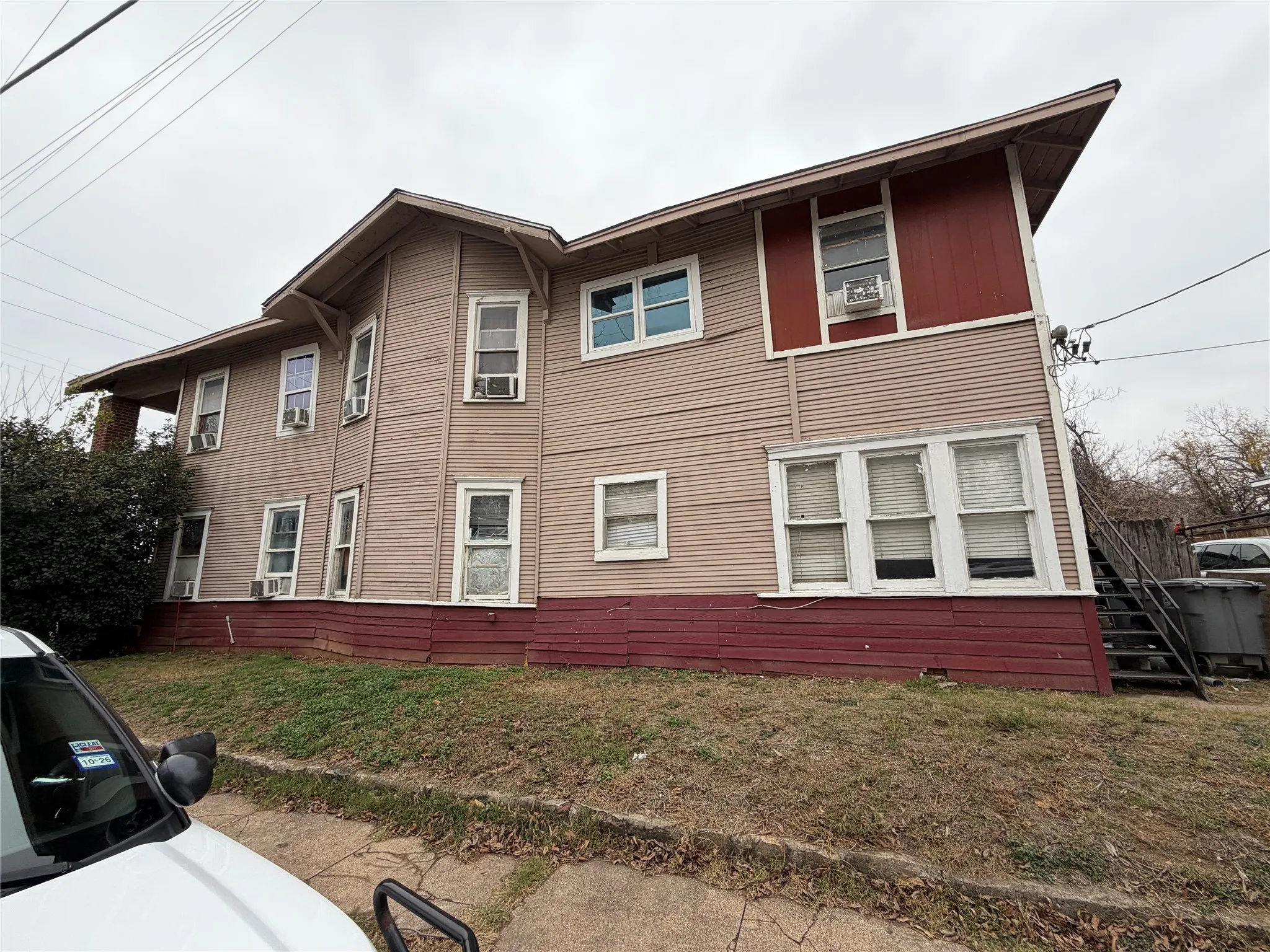 For Sale in Dallas County , 3528 Colonial Avenue, Dallas, Texas 75215, 17 Bedrooms, 5 Bathrooms, Garage spaces, 0 Sqft, built in 1916, Preowned, Price $225,000, mls#21149955, Real Estate Agent in Dallas, Homes For Sale in Dallas county, Homes For Sale in Dallas, Realtor in Dallas Texas, Real Estate Brokerage Independent Realty Texas, Luminita Cordes Realtor