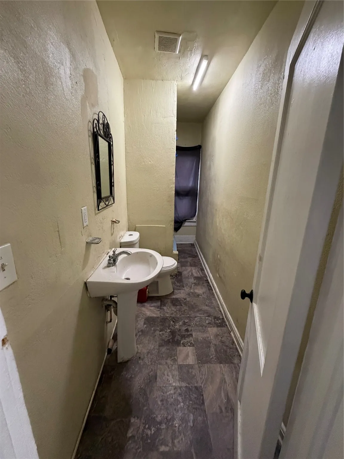 For Sale in Dallas County , 3528 Colonial Avenue, Dallas, Texas 75215, 17 Bedrooms, 5 Bathrooms, Garage spaces, 0 Sqft, built in 1916, Preowned, Price $225,000, mls#21149955, Real Estate Agent in Dallas, Homes For Sale in Dallas county, Homes For Sale in Dallas, Realtor in Dallas Texas, Real Estate Brokerage Independent Realty Texas, Luminita Cordes Realtor