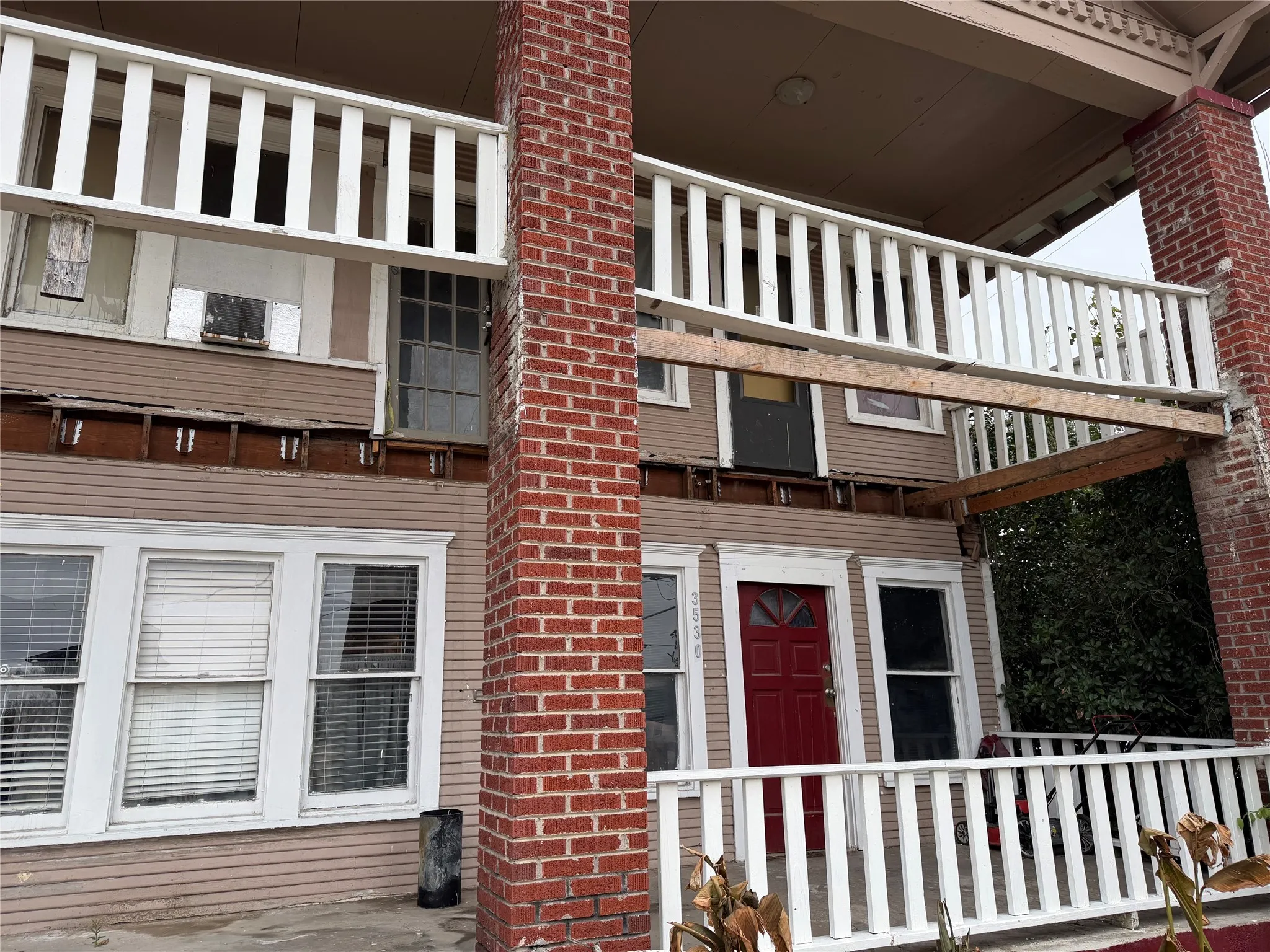 For Sale in Dallas County , 3528 Colonial Avenue, Dallas, Texas 75215, 17 Bedrooms, 5 Bathrooms, Garage spaces, 0 Sqft, built in 1916, Preowned, Price $225,000, mls#21149955, Real Estate Agent in Dallas, Homes For Sale in Dallas county, Homes For Sale in Dallas, Realtor in Dallas Texas, Real Estate Brokerage Independent Realty Texas, Luminita Cordes Realtor