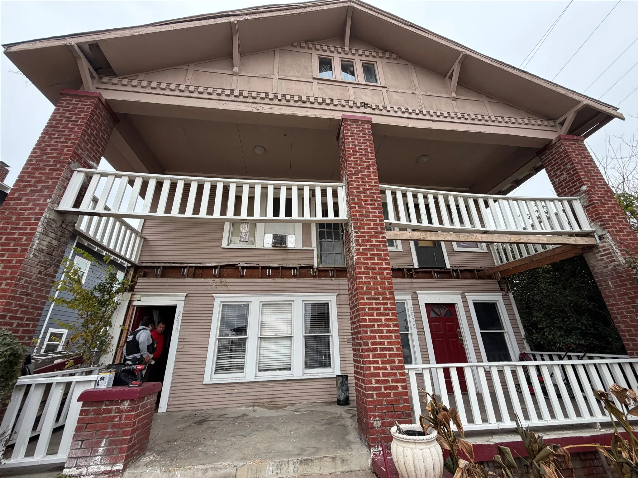 For Sale in Dallas County , 3528 Colonial Avenue, Dallas, Texas 75215, 17 Bedrooms, 5 Bathrooms, Garage spaces, 0 Sqft, built in 1916, Preowned, Price $225,000, mls#21149955, Real Estate Agent in Dallas, Homes For Sale in Dallas county, Homes For Sale in Dallas, Realtor in Dallas Texas, Real Estate Brokerage Independent Realty Texas, Luminita Cordes Realtor