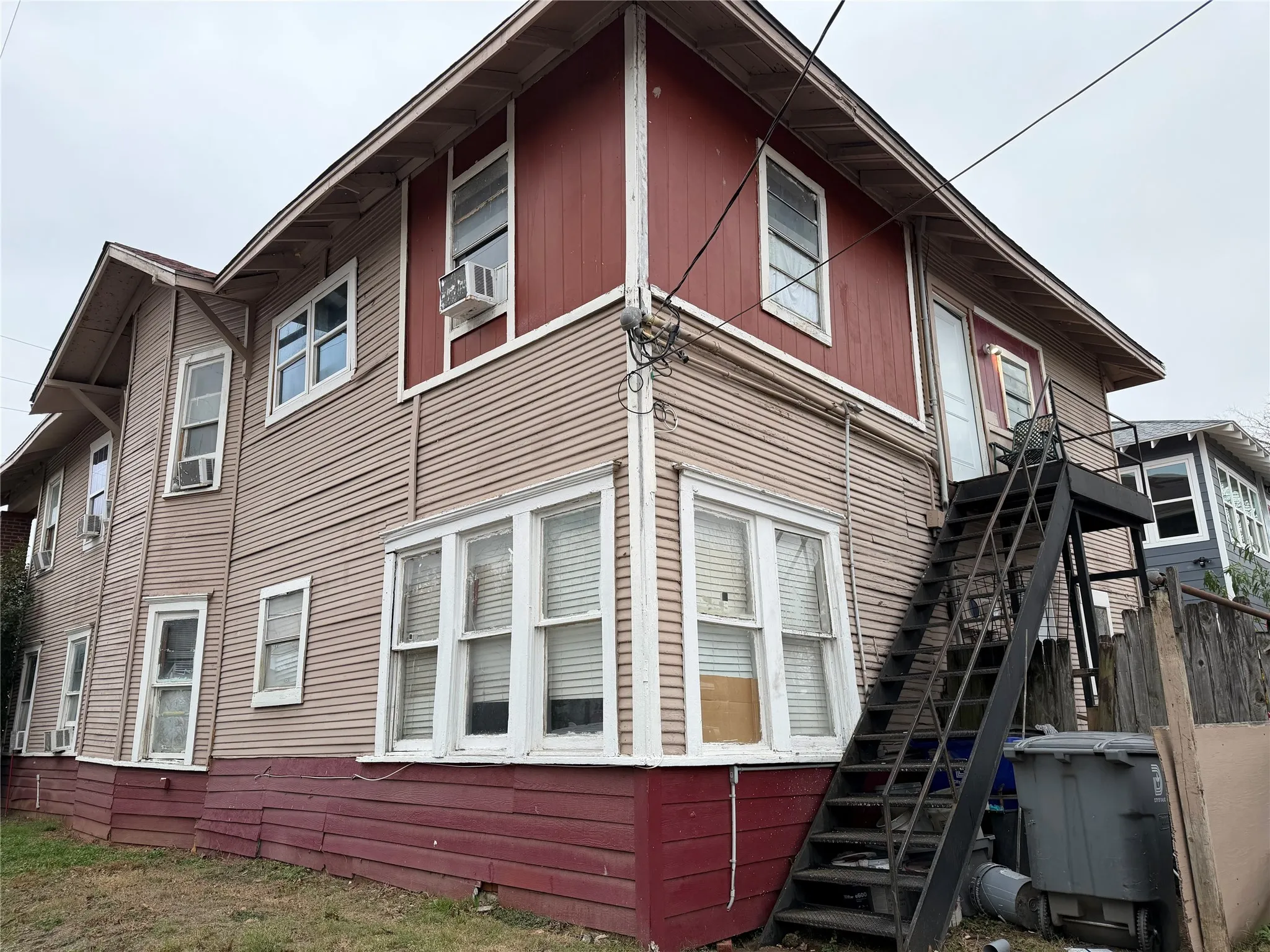 For Sale in Dallas County , 3528 Colonial Avenue, Dallas, Texas 75215, 17 Bedrooms, 5 Bathrooms, Garage spaces, 0 Sqft, built in 1916, Preowned, Price $225,000, mls#21149955, Real Estate Agent in Dallas, Homes For Sale in Dallas county, Homes For Sale in Dallas, Realtor in Dallas Texas, Real Estate Brokerage Independent Realty Texas, Luminita Cordes Realtor