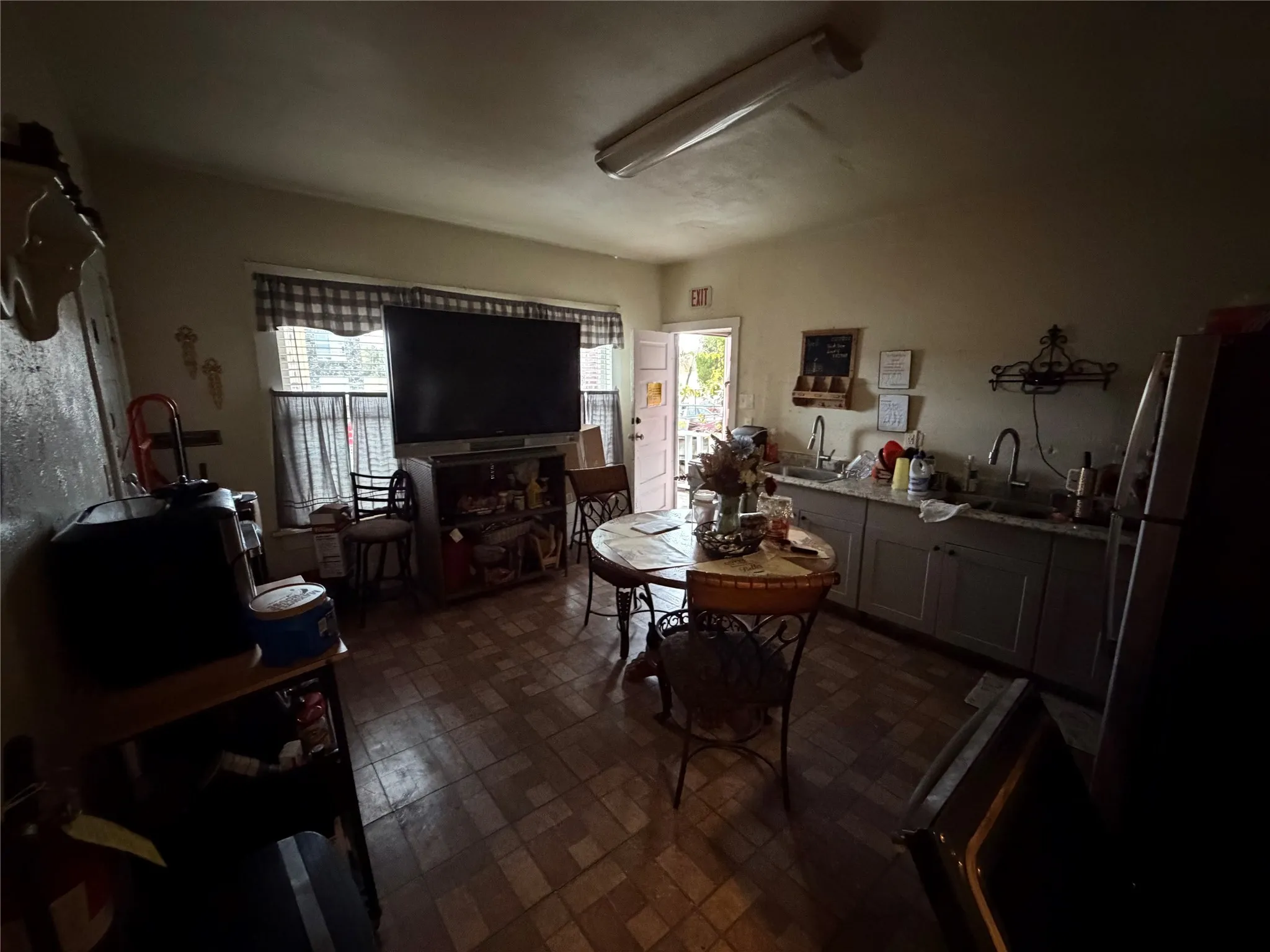For Sale in Dallas County , 3528 Colonial Avenue, Dallas, Texas 75215, 17 Bedrooms, 5 Bathrooms, Garage spaces, 0 Sqft, built in 1916, Preowned, Price $225,000, mls#21149955, Real Estate Agent in Dallas, Homes For Sale in Dallas county, Homes For Sale in Dallas, Realtor in Dallas Texas, Real Estate Brokerage Independent Realty Texas, Luminita Cordes Realtor