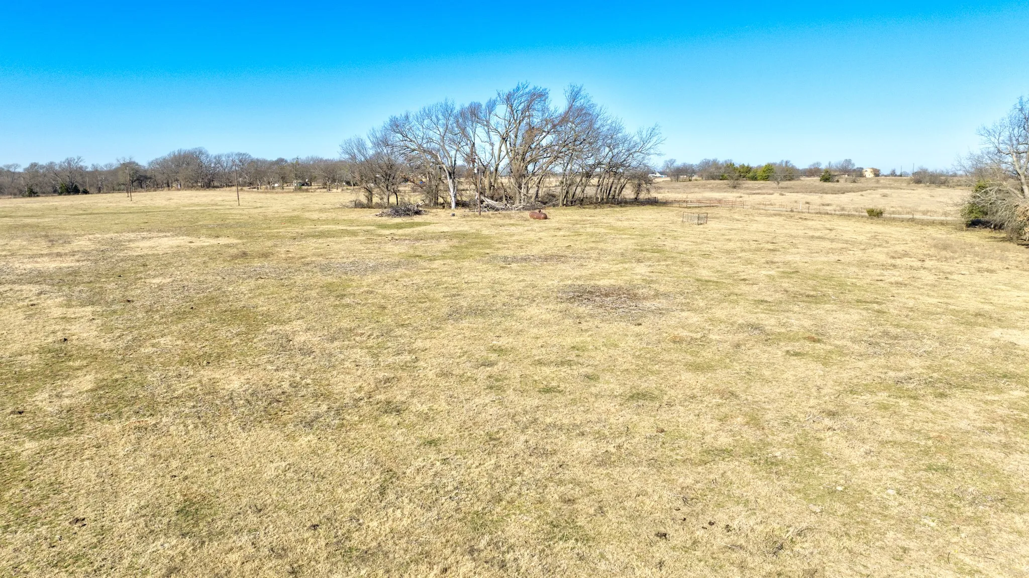 View of grassy yard with a view of rural / pastoral area