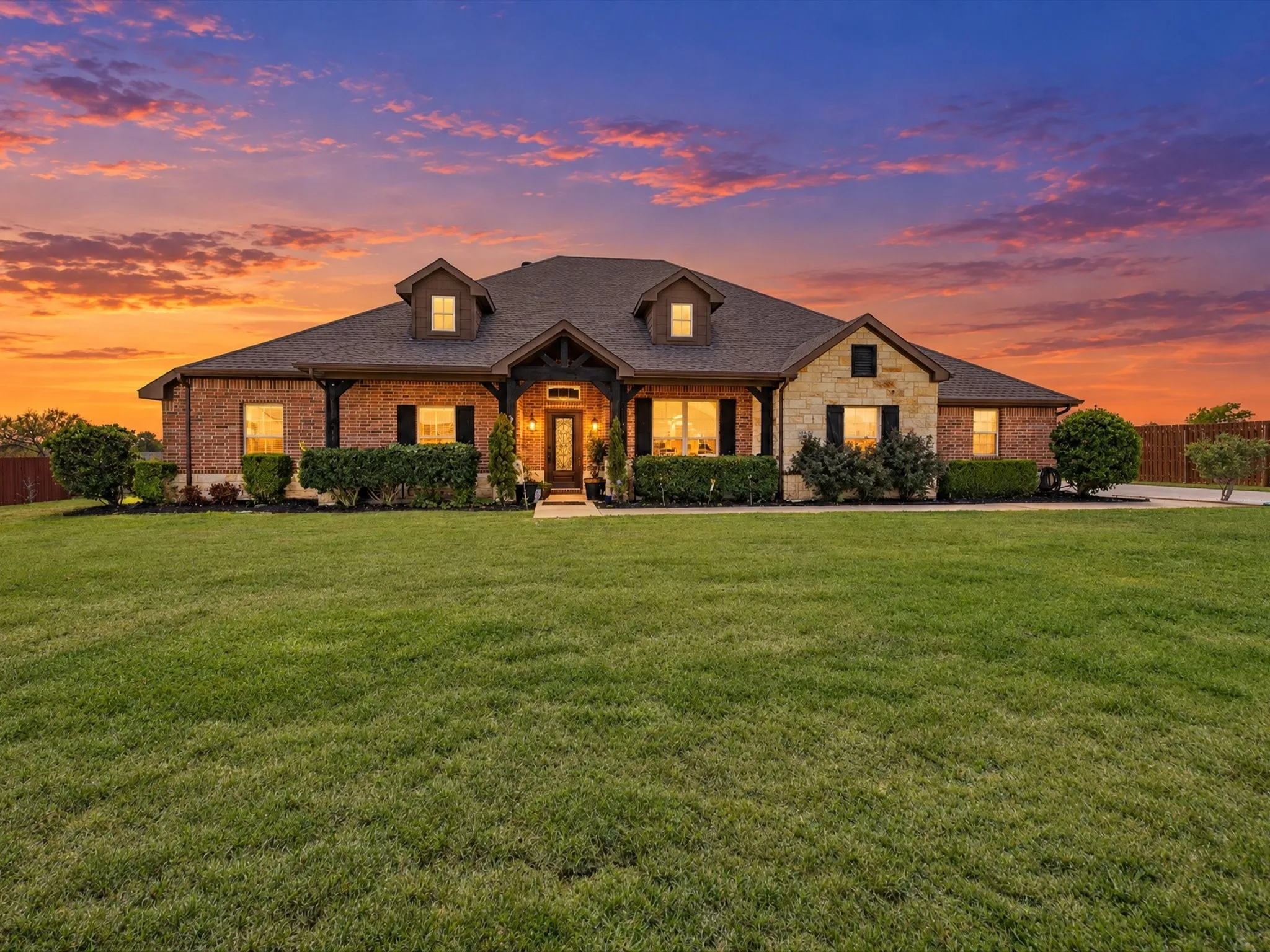 Single Family Residence For Sale in Wise County , 217 Heather Lane, Decatur, Texas 76234, 4 Bedroom, 3 Bathroom, 2 Garage spaces, 2,832 Sqft, built in 2015, mls#21150612, Real Estate Agent in Decatur, Homes For Sale in Wise county, Homes For Sale in Decatur, Realtor in Decatur Texas, Real Estate Brokerage Independent Realty Texas, Luminita Cordes Realtor