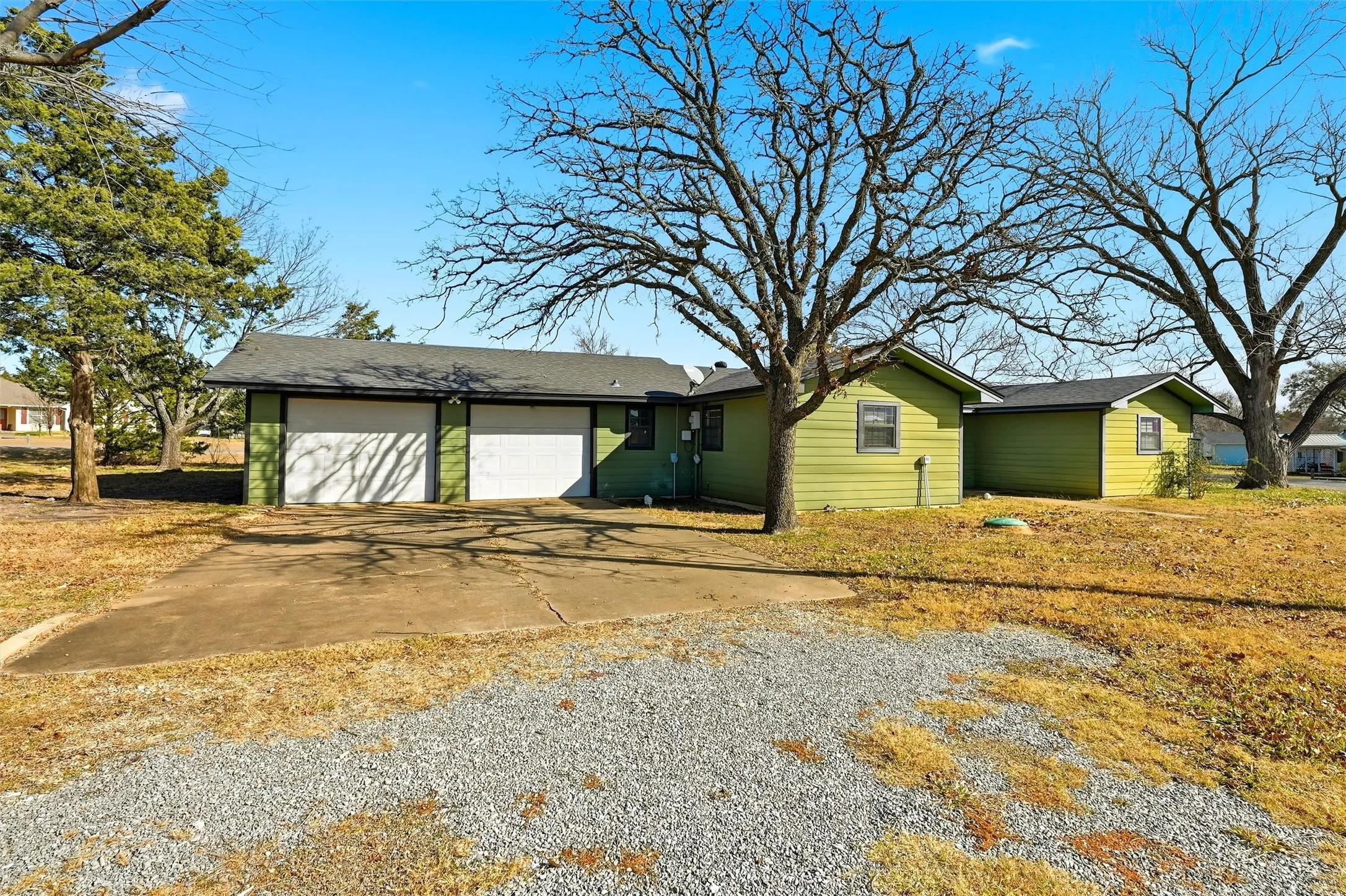 Single Family Residence For Sale in Grayson County , 81937 N State Hwy 289, Pottsboro, Texas 75076, 3 Bedroom, 2 Bathroom, 2 Garage spaces, 1,447 Sqft, built in 1968, Preowned, mls#21141811, Real Estate Agent in Pottsboro, Homes For Sale in Grayson county, Homes For Sale in Pottsboro, Realtor in Pottsboro Texas, Real Estate Brokerage Independent Realty Texas, Luminita Cordes Realtor