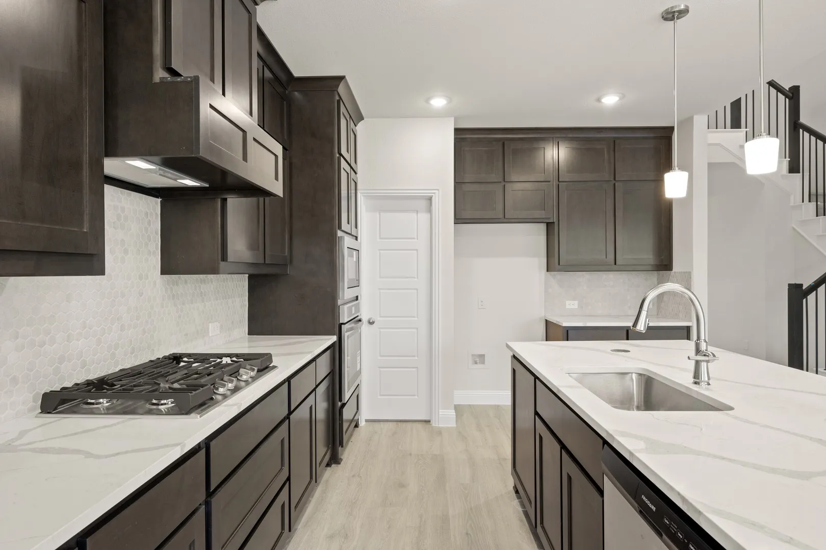 931 Richard Pittman- Kitchen-3