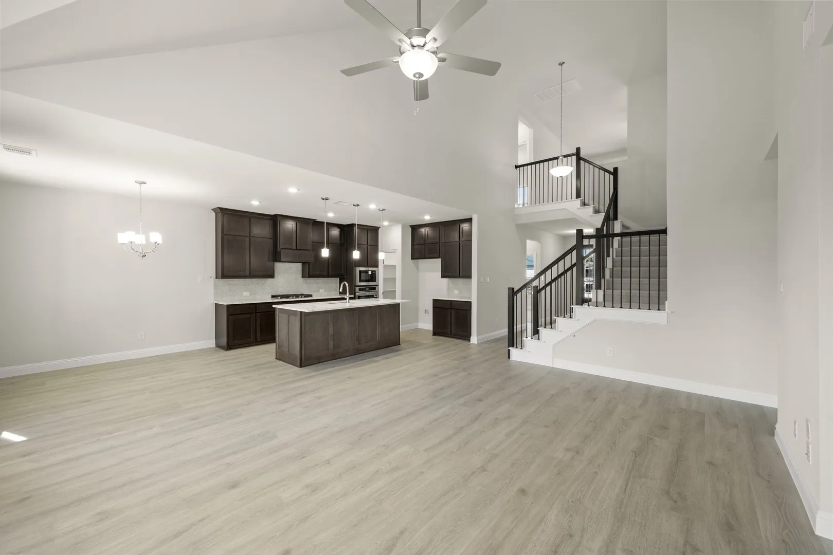 931 Richard Pittman- Living Room-2
