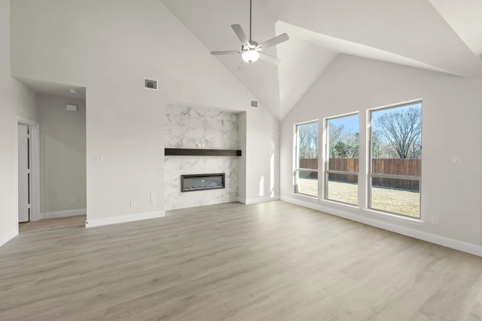 931 Richard Pittman- Living Room-1