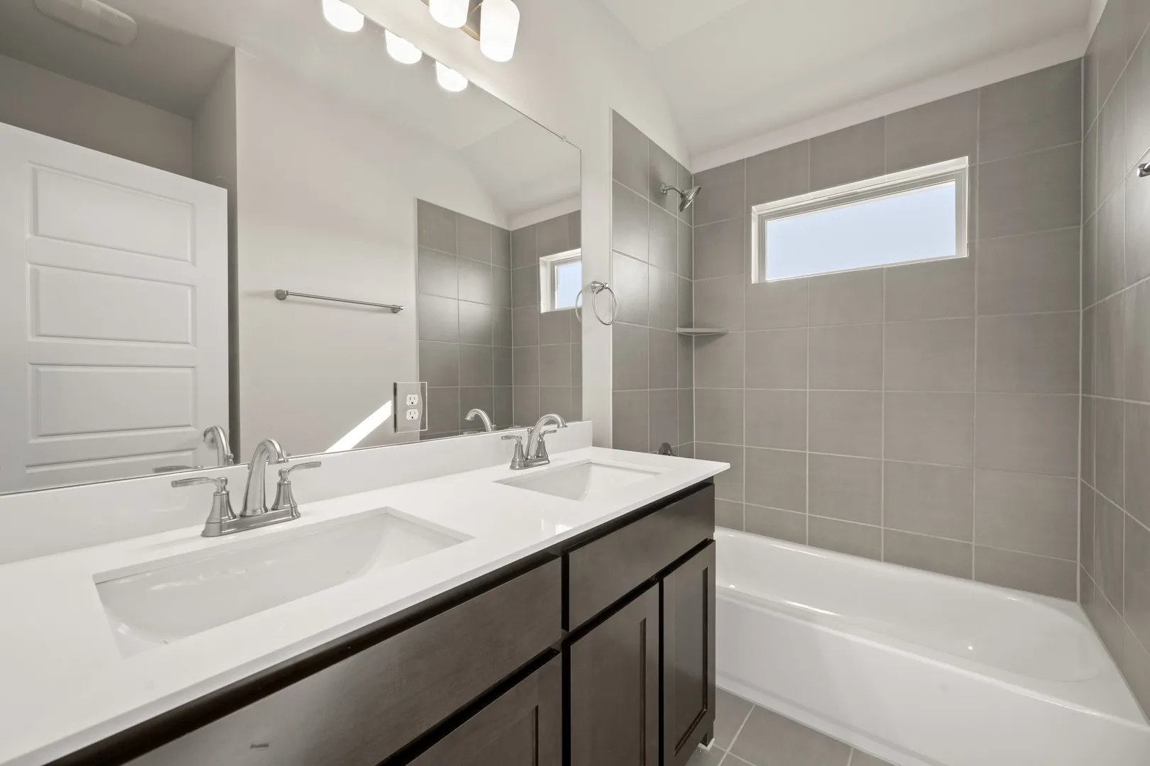 931 Richard Pittman- Bathroom-2