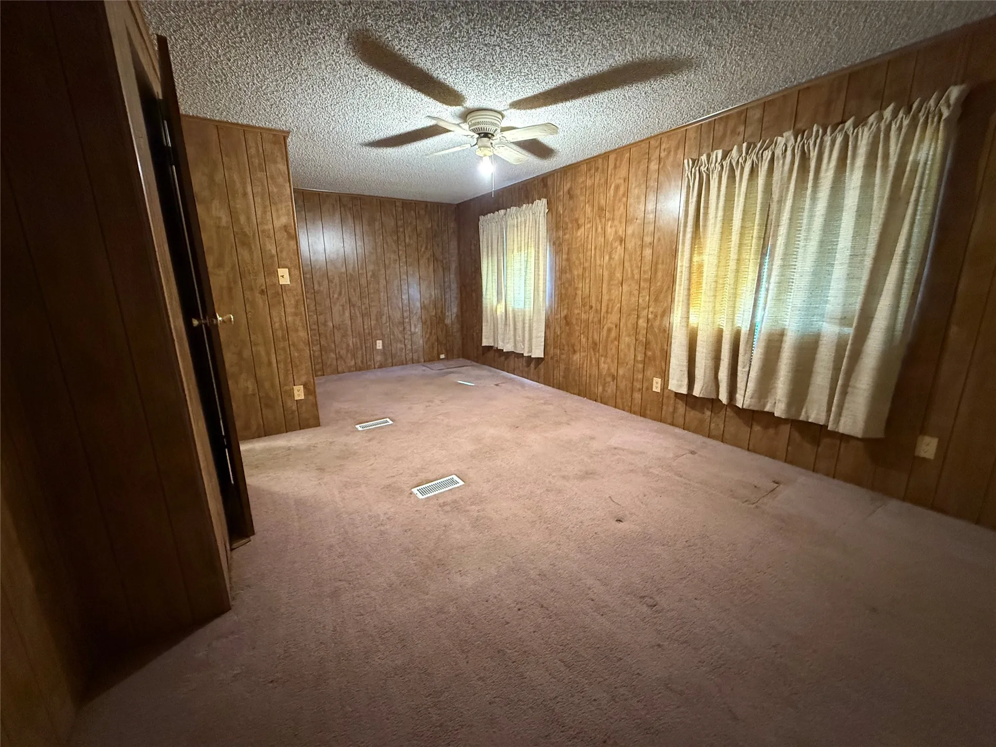 Manufactured Home For Sale in Navarro County , 4400 W Park Row Boulevard, Corsicana, Texas 75110, 2 Bedroom, 2 Bathroom, Garage spaces, 912 Sqft, built in 1987, Preowned, mls#21150689, Real Estate Agent in Corsicana, Homes For Sale in Navarro county, Homes For Sale in Corsicana, Realtor in Corsicana Texas, Real Estate Brokerage Independent Realty Texas, Luminita Cordes Realtor